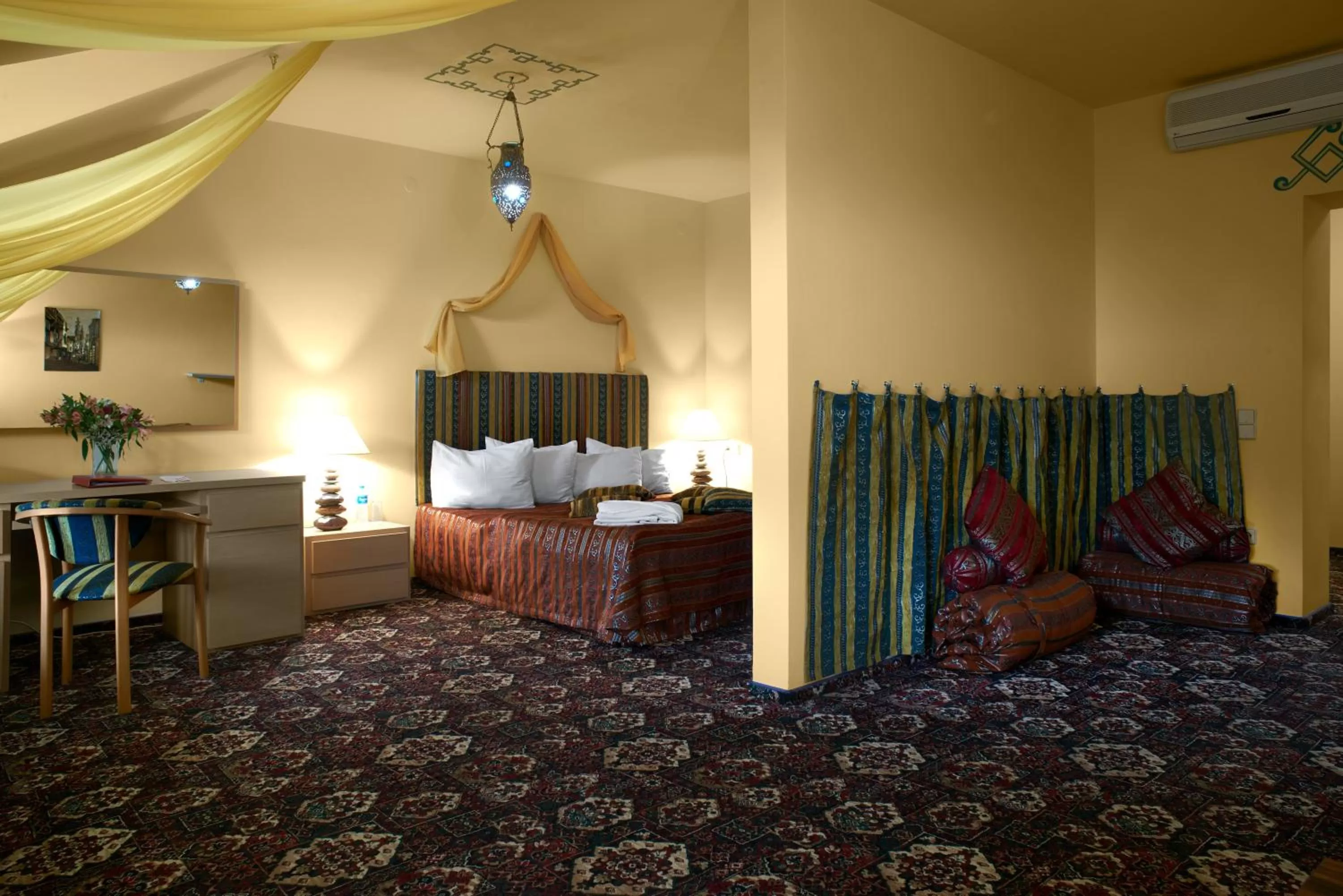 Photo of the whole room in Oscar