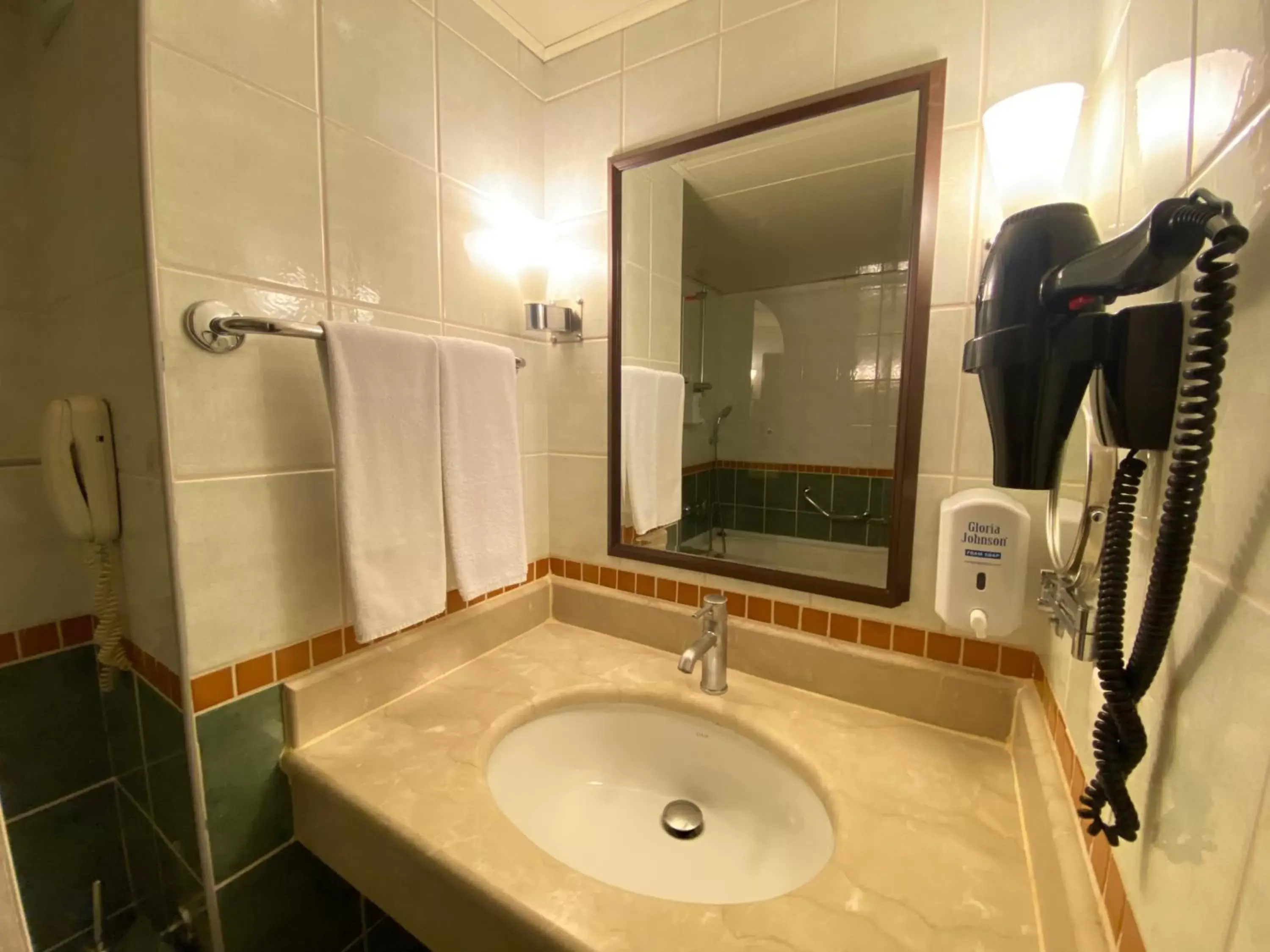 heating, Bathroom in Best Western Plus Khan Hotel