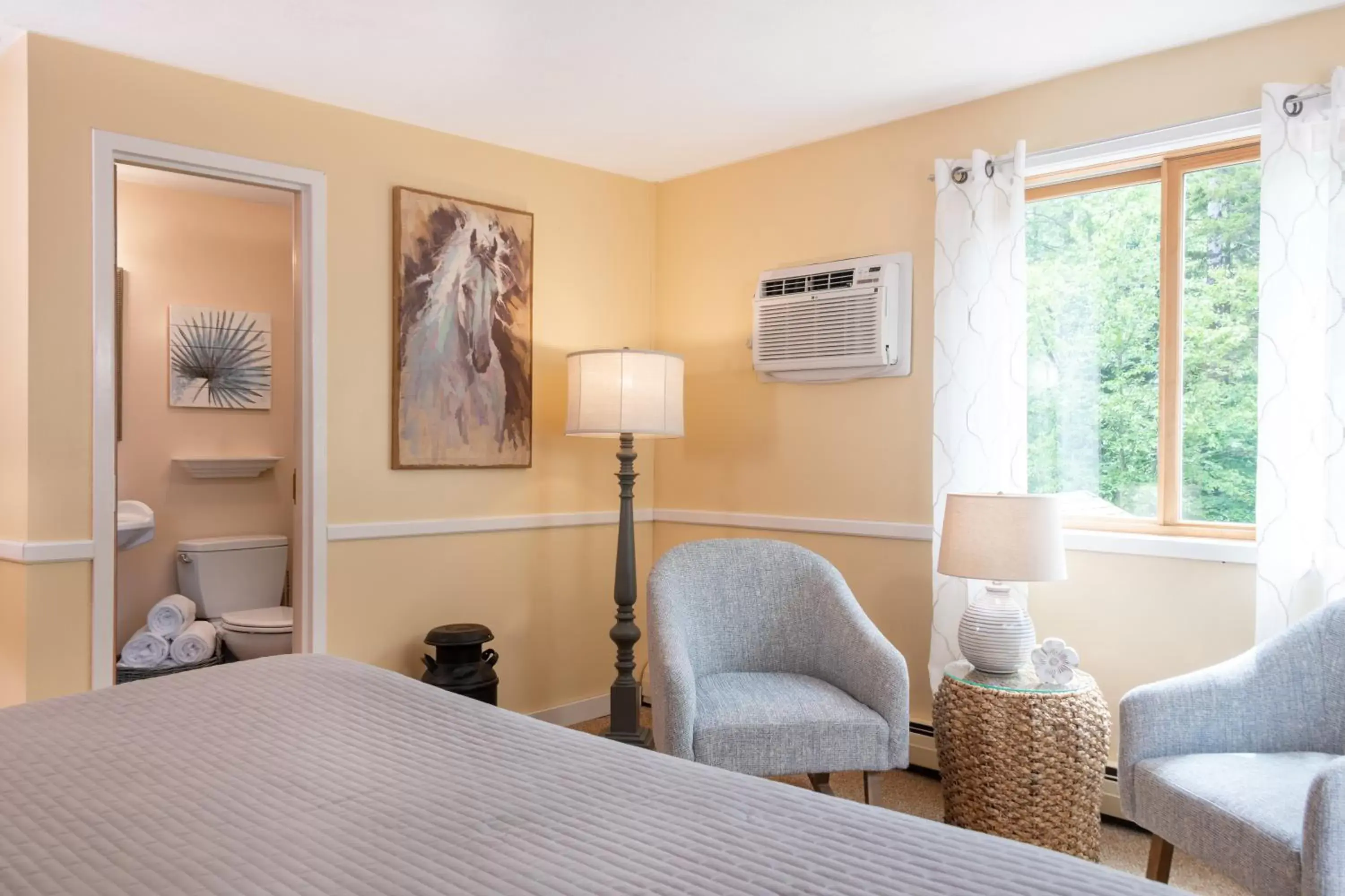 Bedroom, Bed in White Horse Lodge