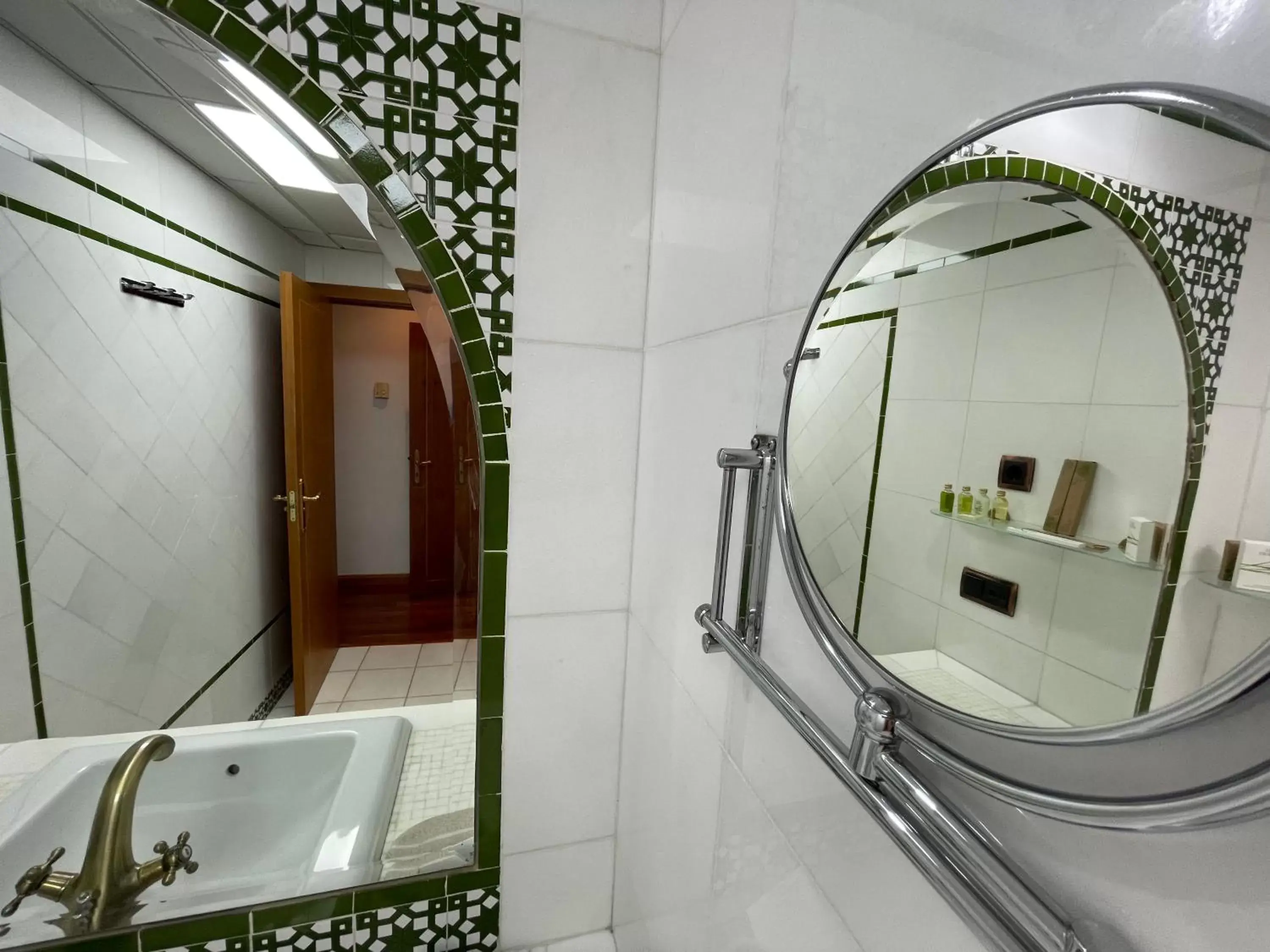 Bathroom in La Llave de la Judería Hotel Boutique