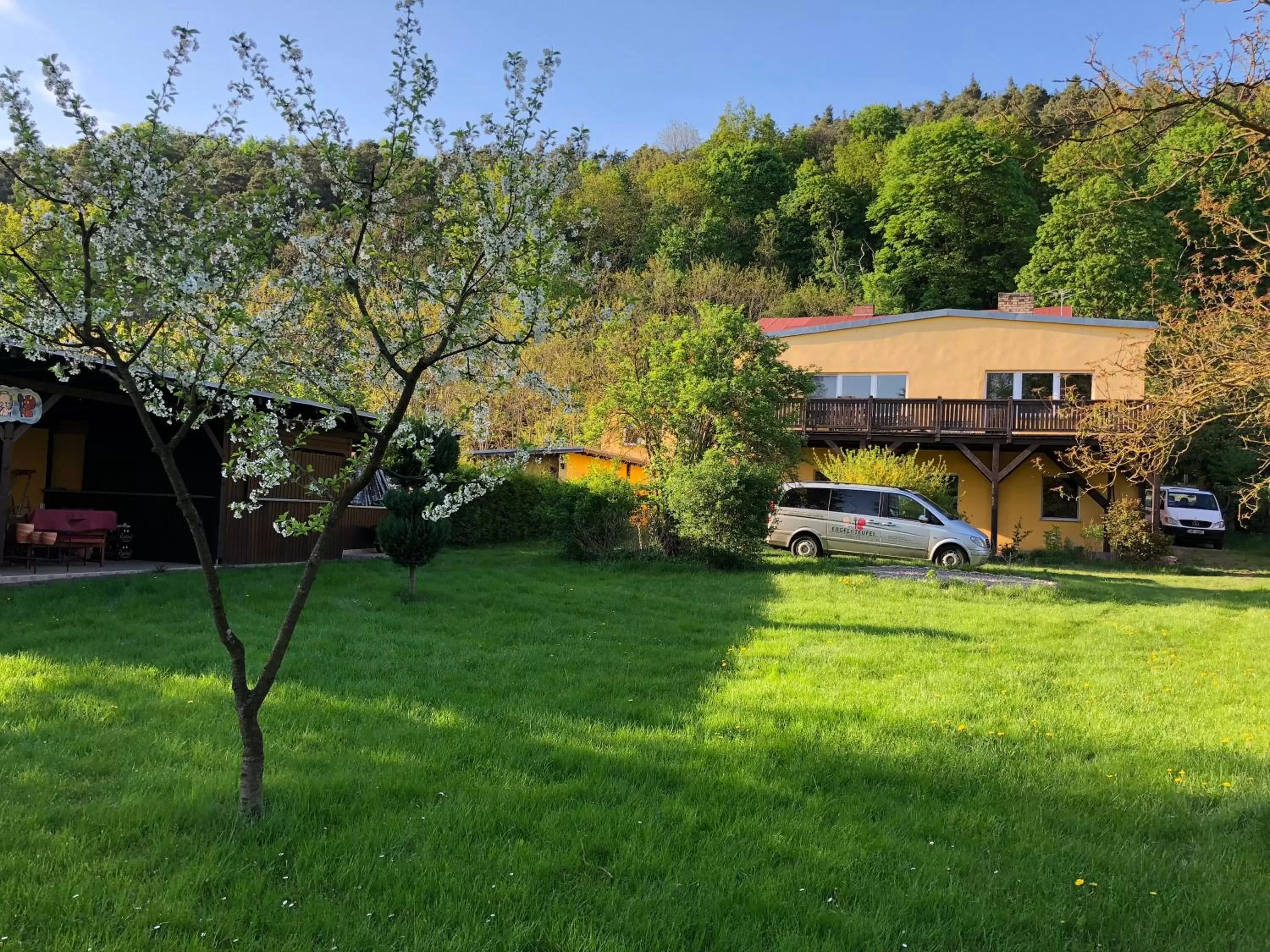 Garden in Riverside Inn