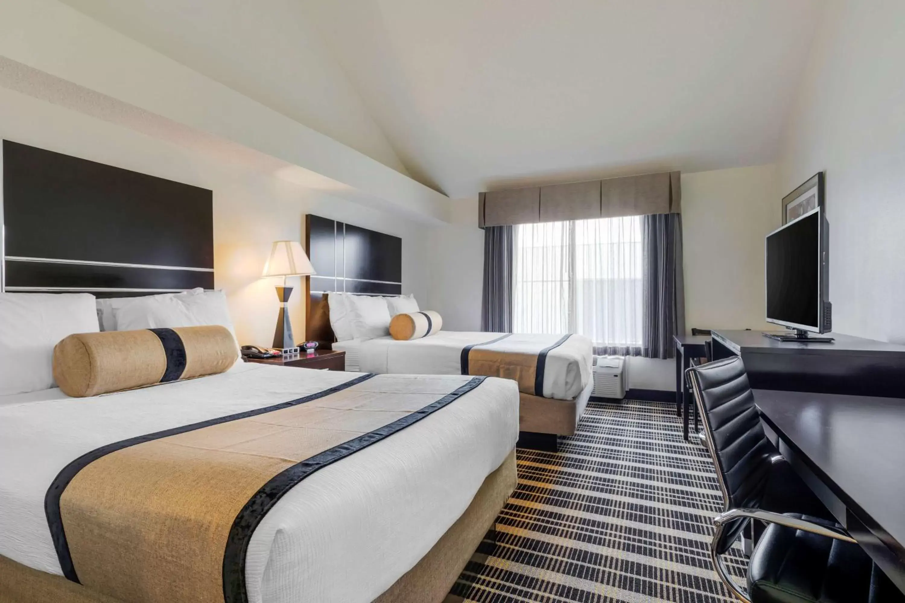 Bedroom in Best Western PLUS Rockwall Inn & Suites