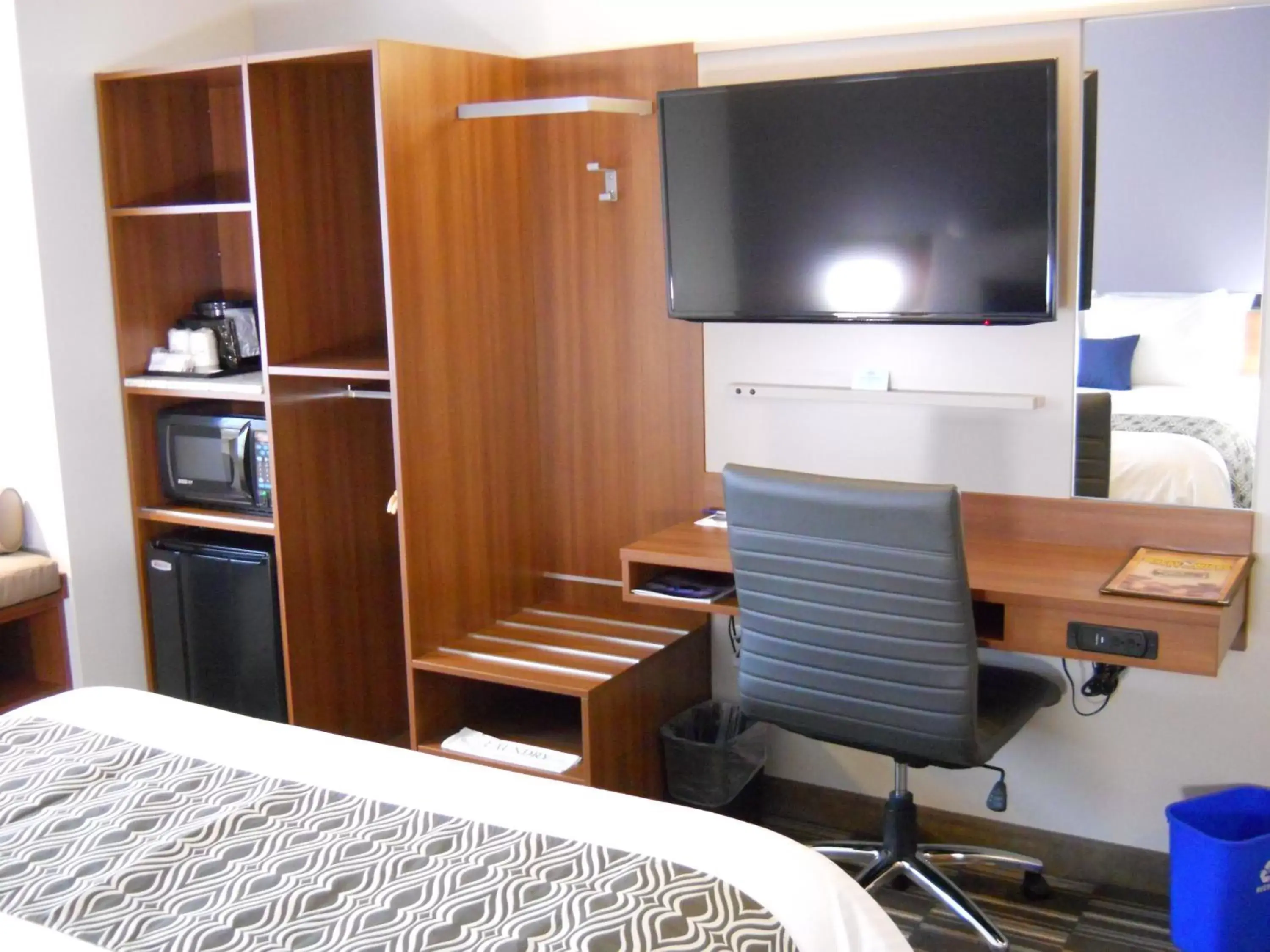 minibar, TV/Entertainment Center in Microtel Inn & Suites Sault Ste. Marie