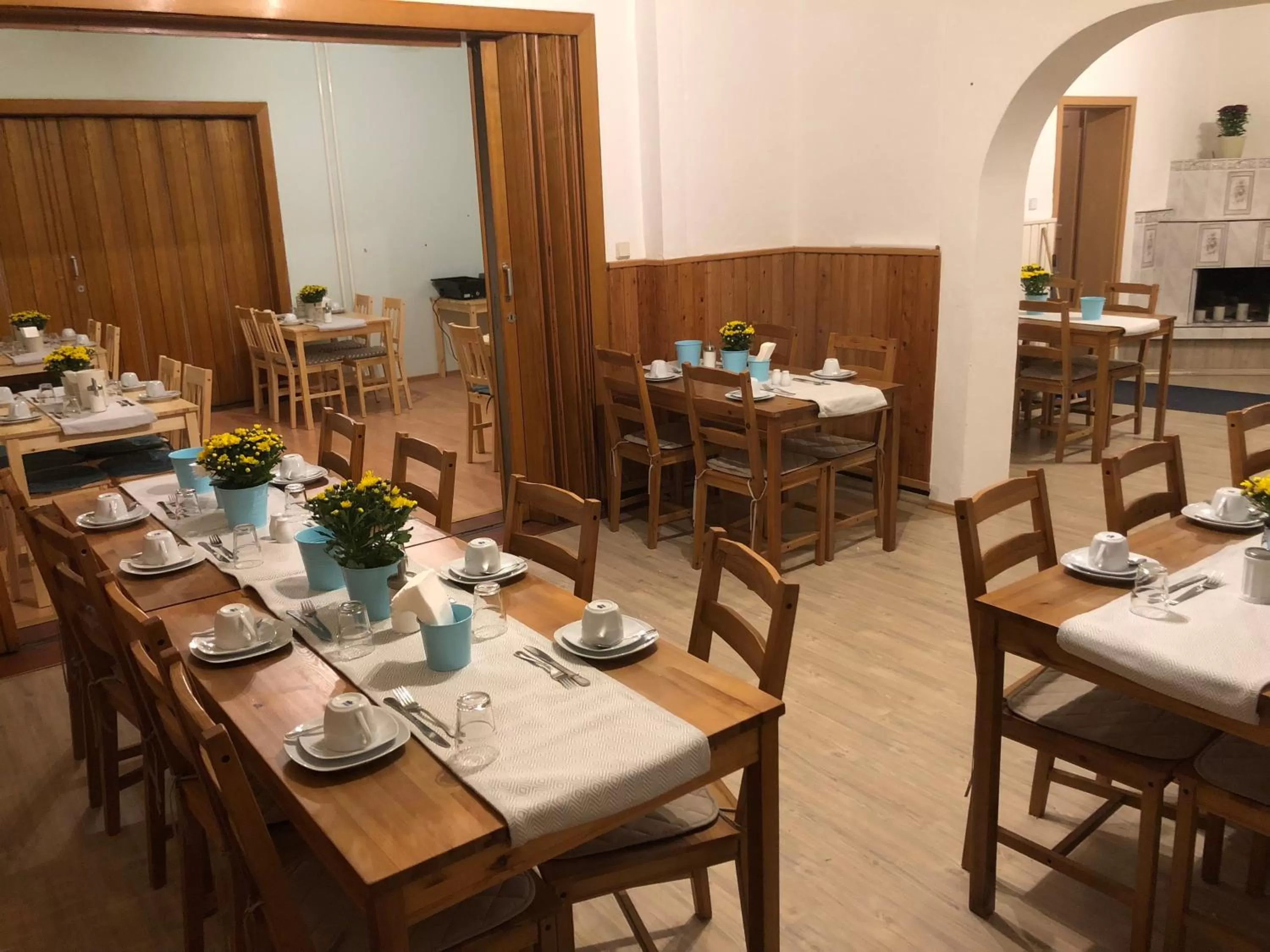 Restaurant/places to eat in Riverside Inn