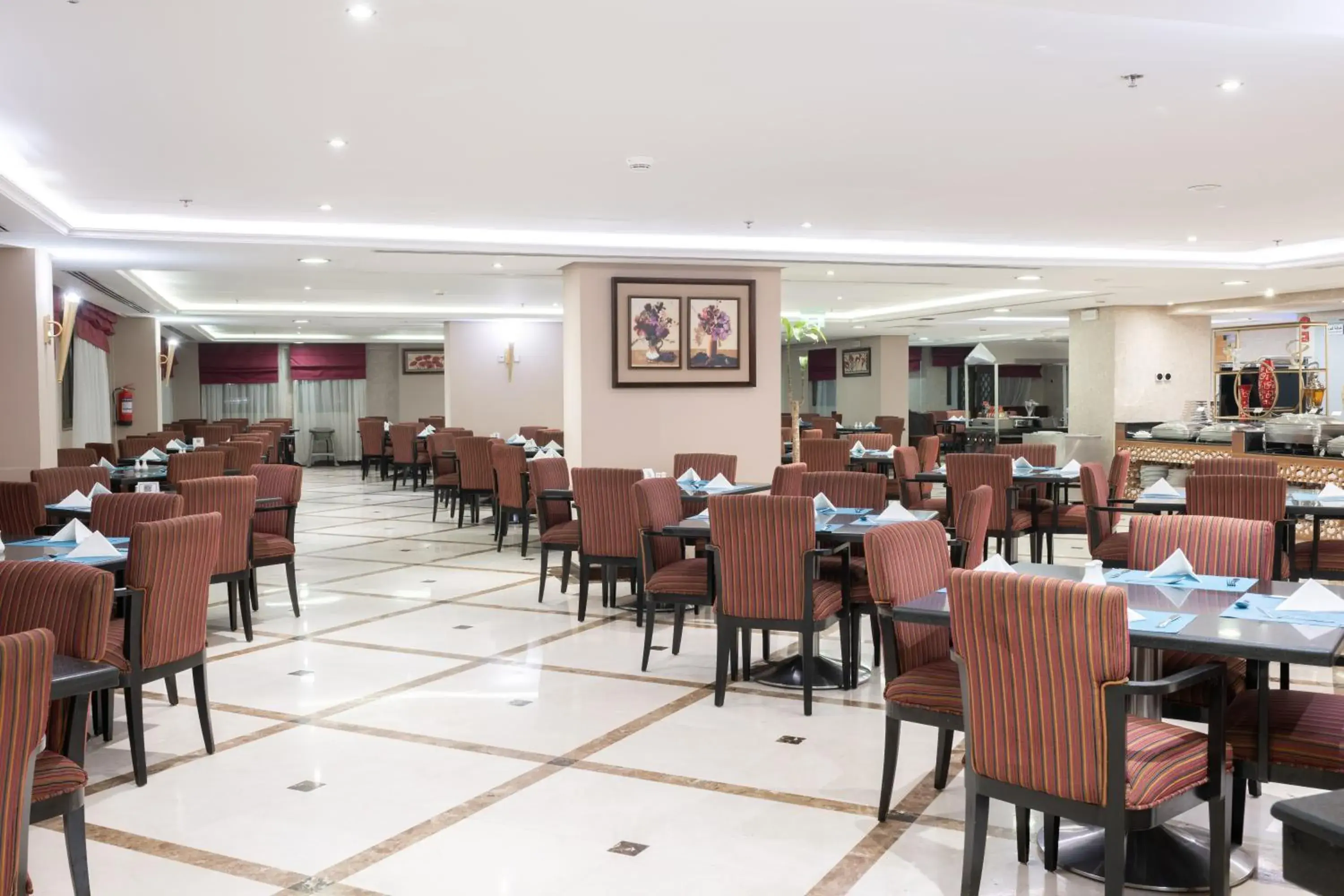 Restaurant/Places to Eat in Al Aqeeq Madinah Hotel