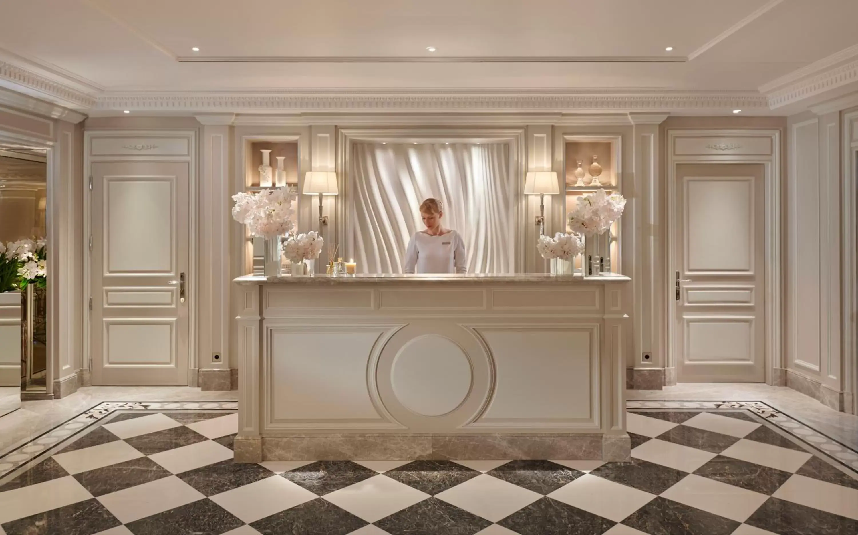 Spa and wellness centre/facilities, Lobby/Reception in Four Seasons Hotel George V Paris
