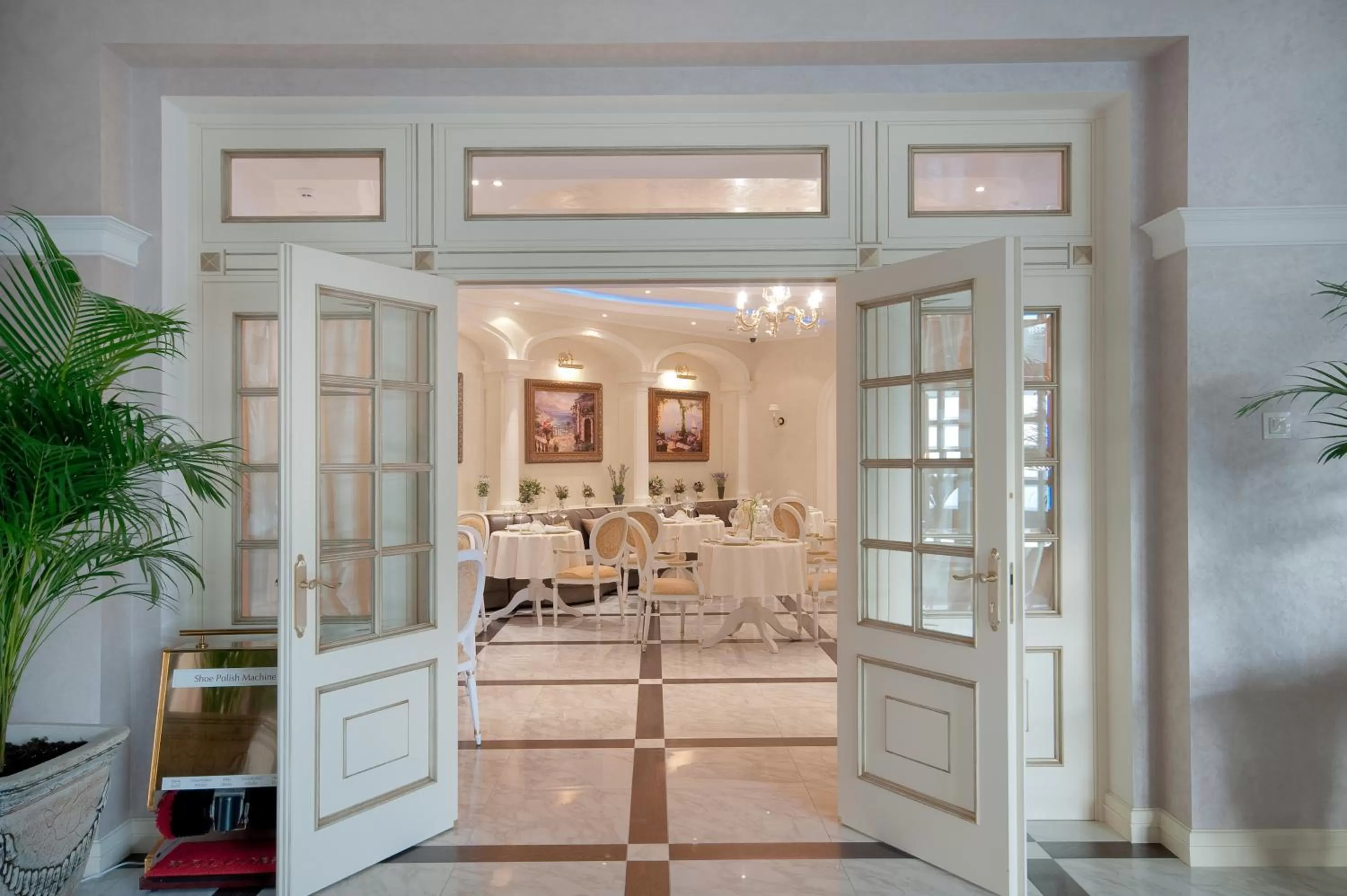 Dining area in Villa Le Premier - Maestro
