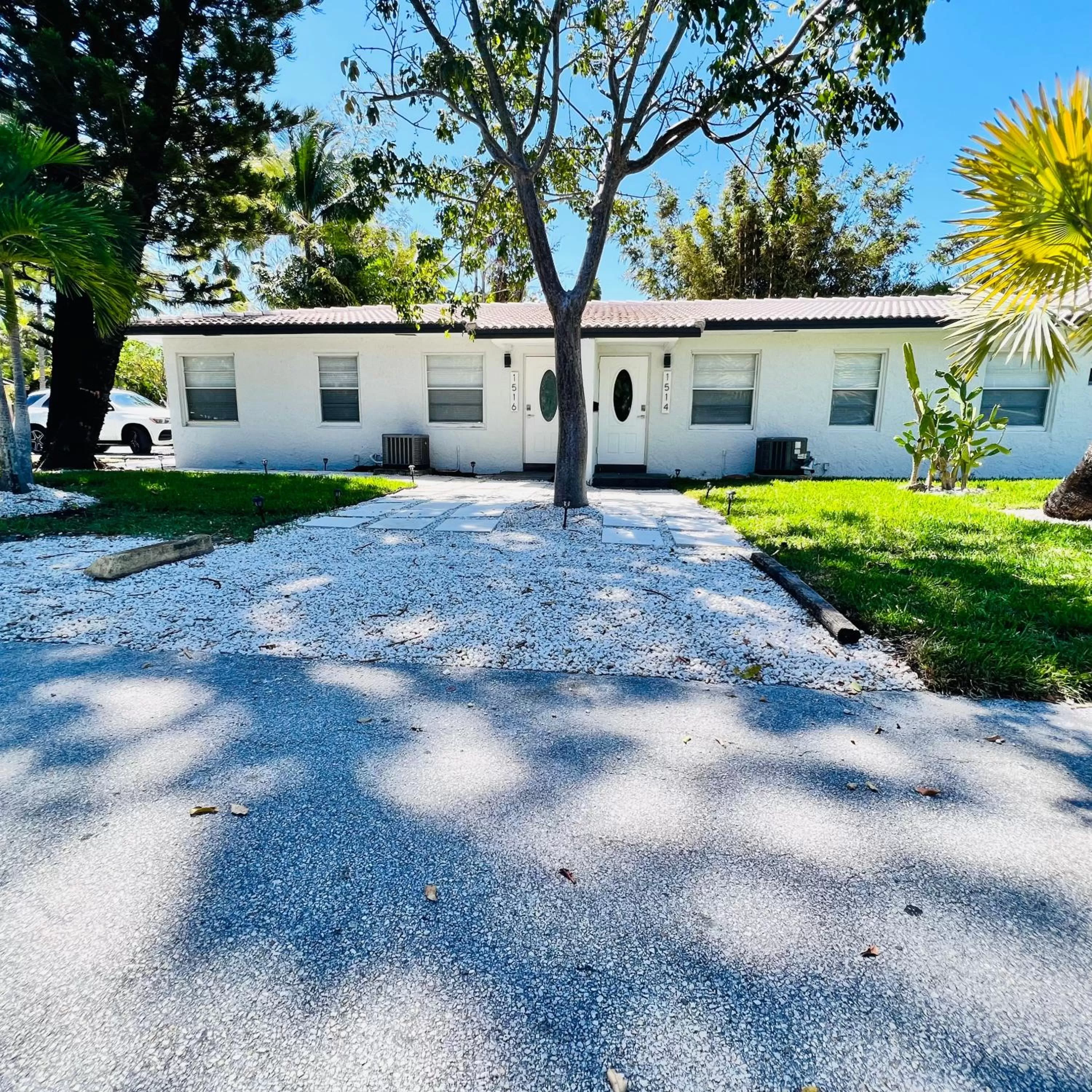 Property building in CocoBay 2BR Condos Near Beach, Galleria Mall, Wilton Manors, Cruise Port