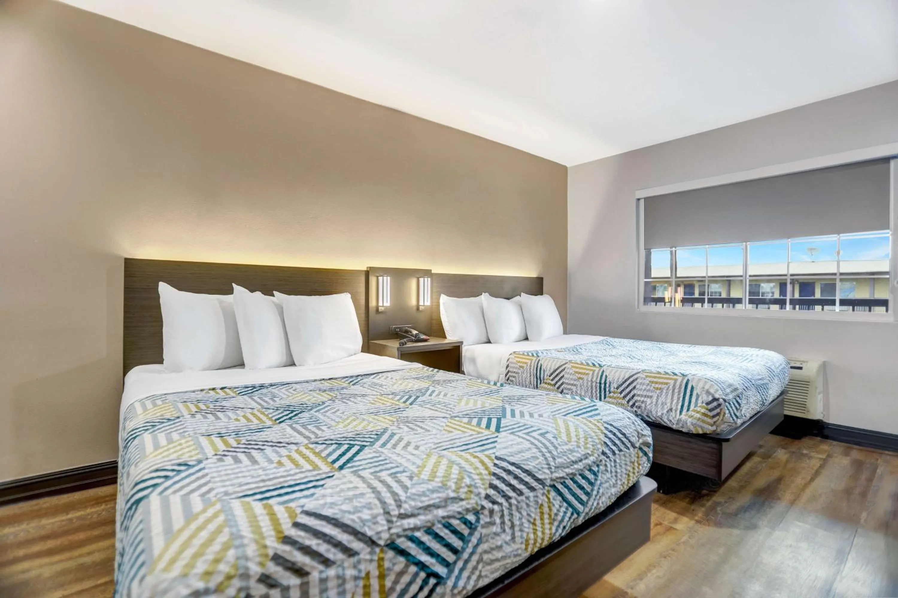 Bedroom, Bed in Motel 6 San Diego, CA Airport Harbor