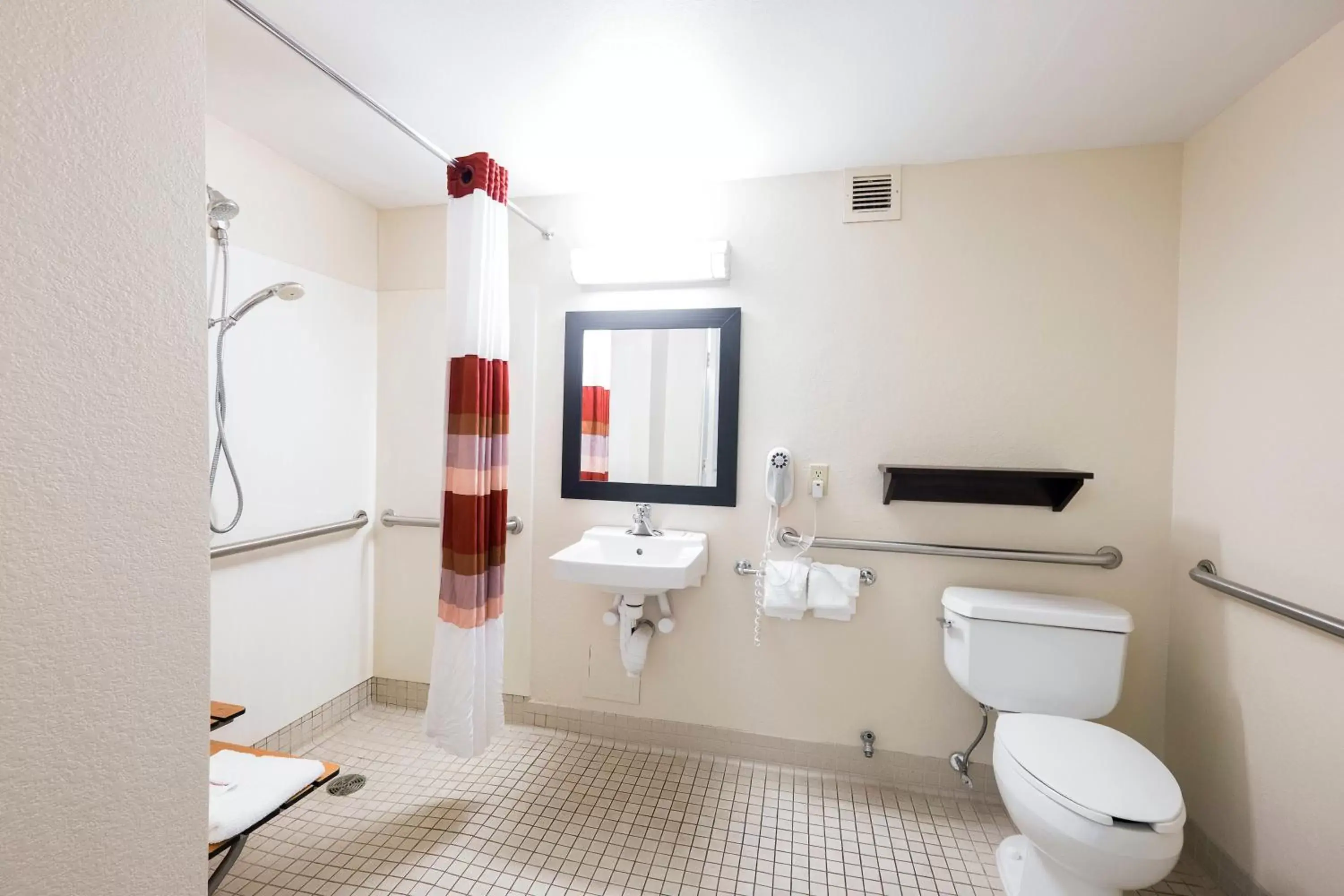Standard Room with Two Double Beds Disability Access Roll-In Shower Smoke Free in Red Roof Inn PLUS+ San Antonio Downtown - Riverwalk Standard Room with Two Double Beds Disability Access Roll-In Shower Smoke Free in Red Roof Inn PLUS+ San Antonio Downtown - Riverwalk