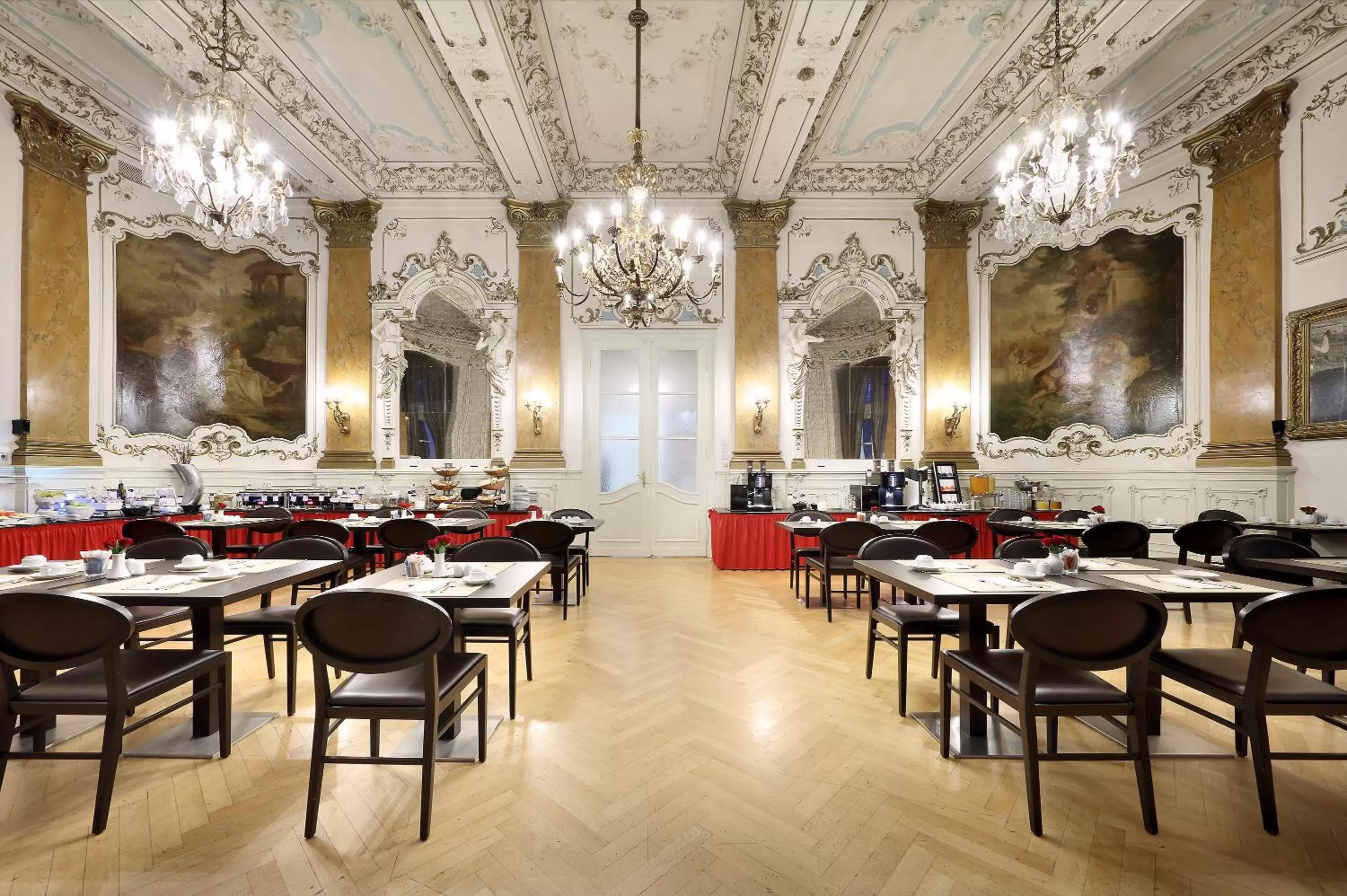 Lounge or bar in Eurostars Park Hotel Maximilian