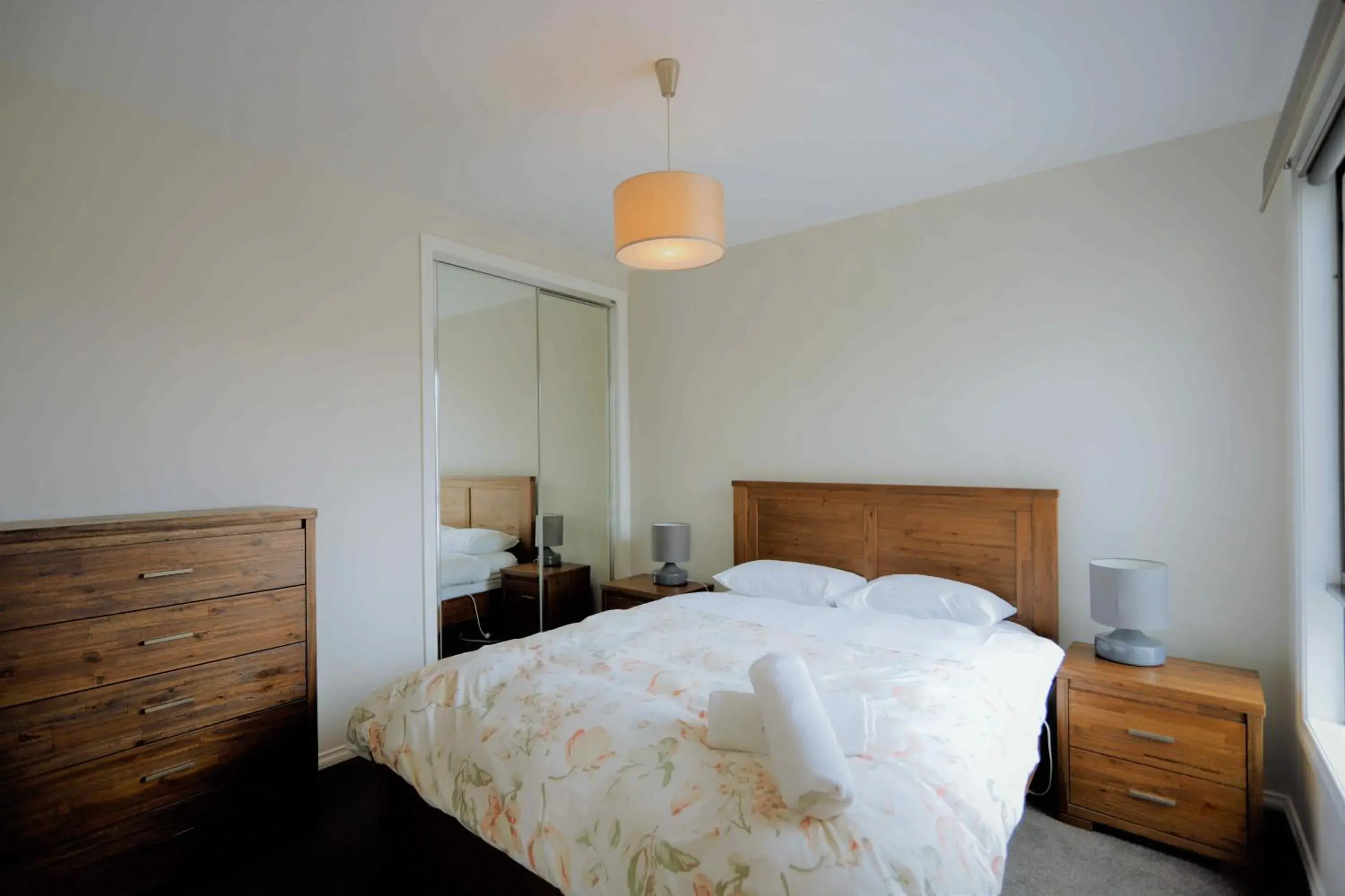 Bed in Apollo Bay Seal Apartments