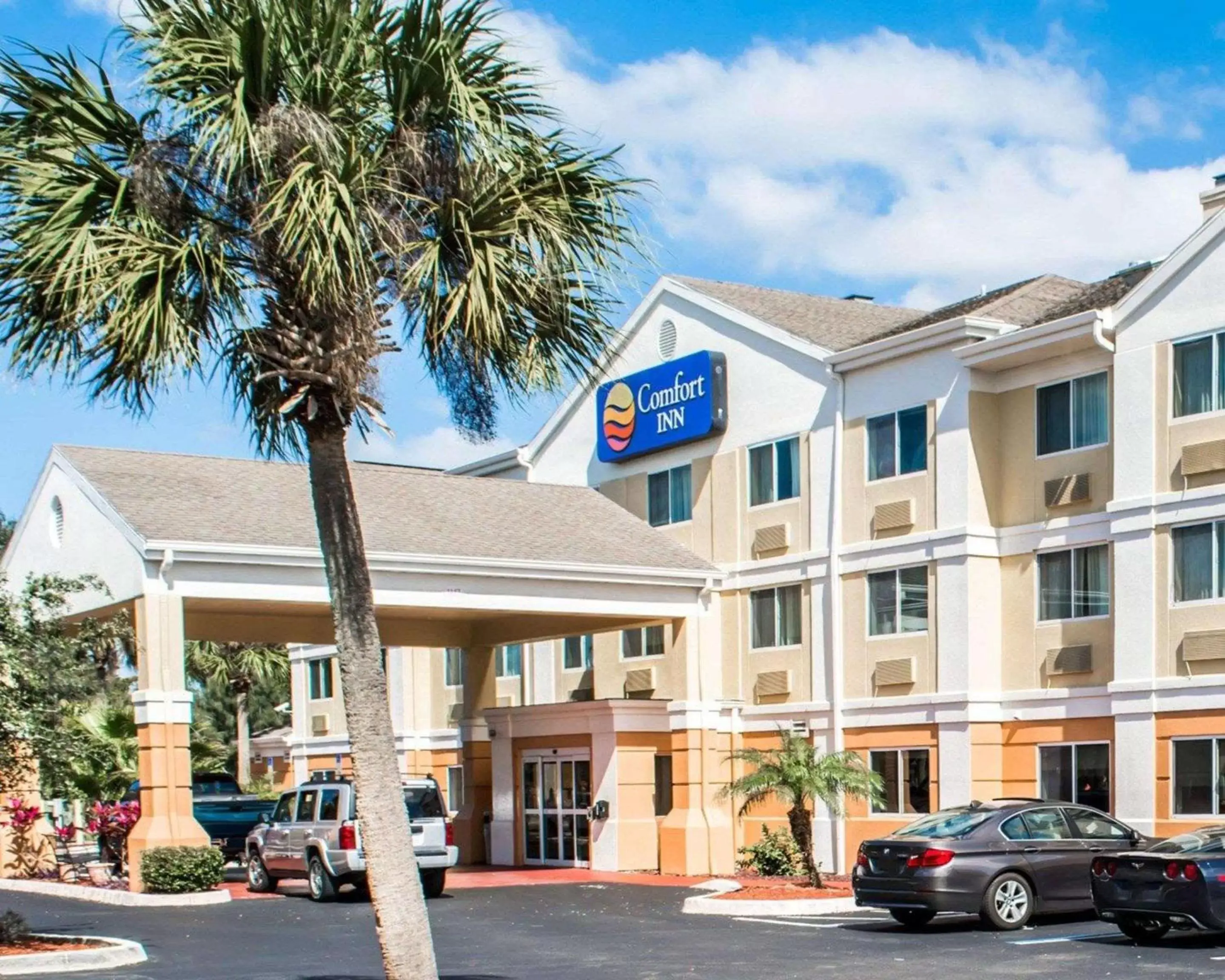 Property building in Comfort Inn Fort Myers Northeast