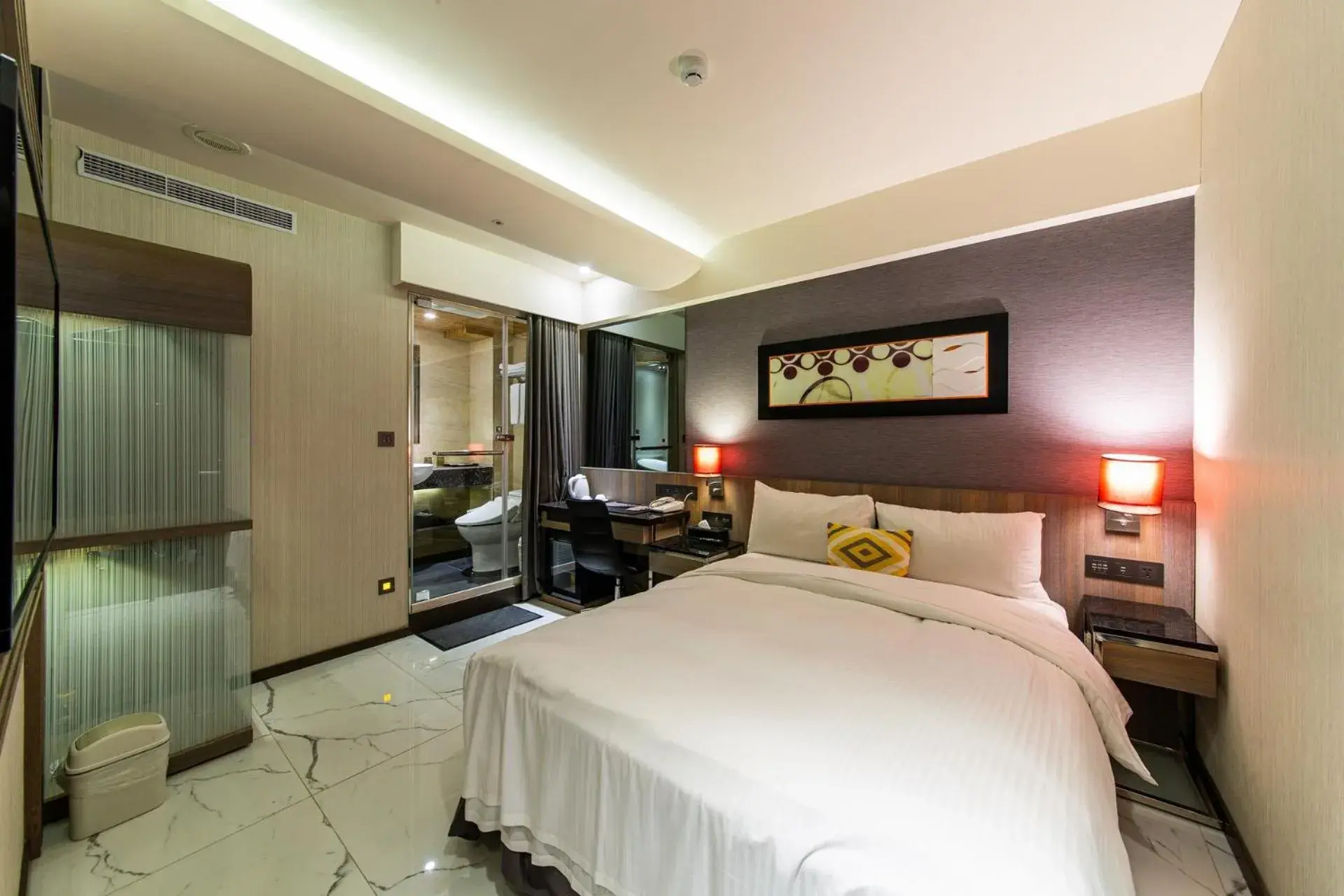 Bedroom, Bed in Beauty Hotels Taipei - Hotel Bfun
