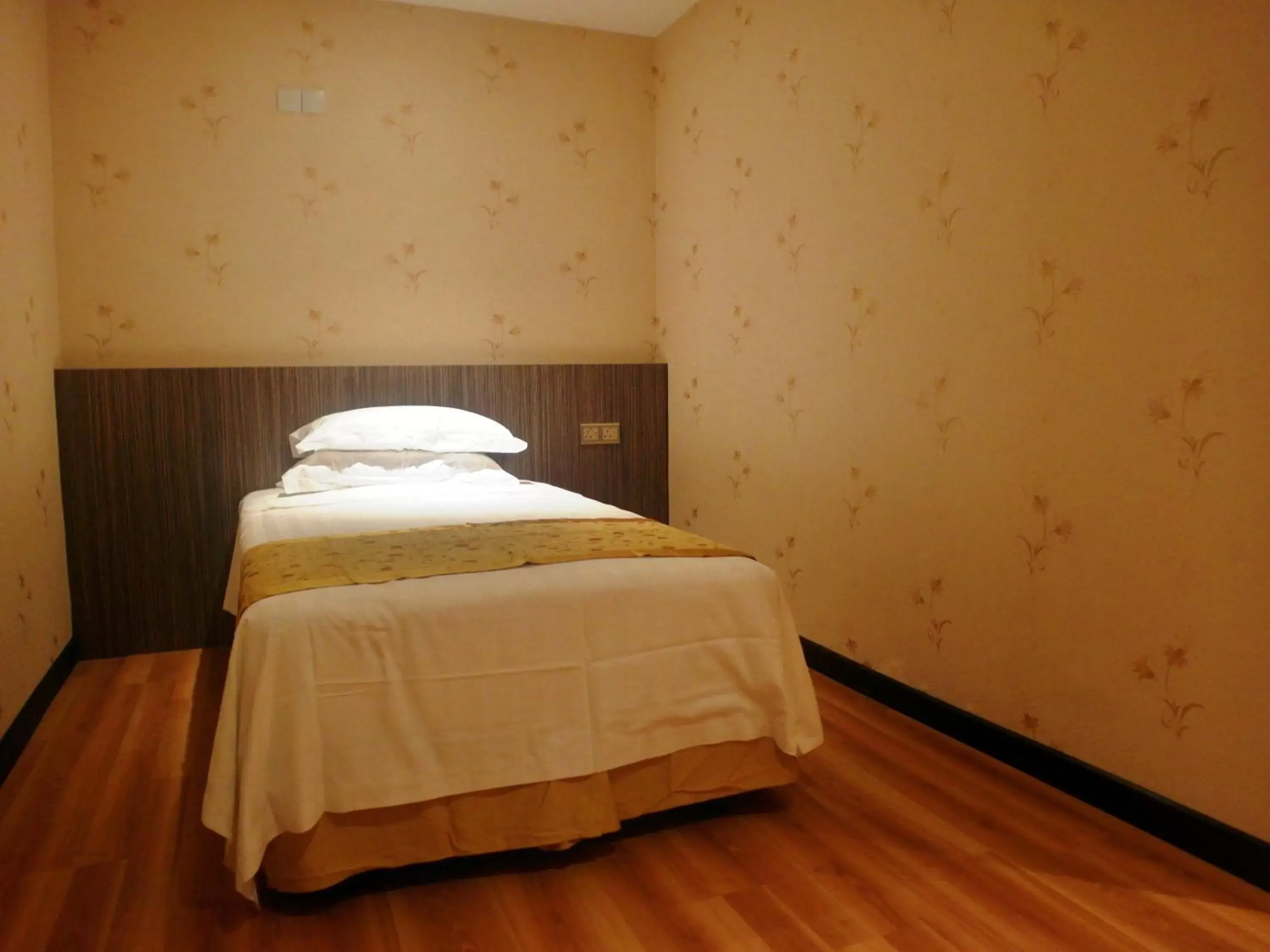 Bathroom, Bed in Mandarin Hotel Kota Kinabalu