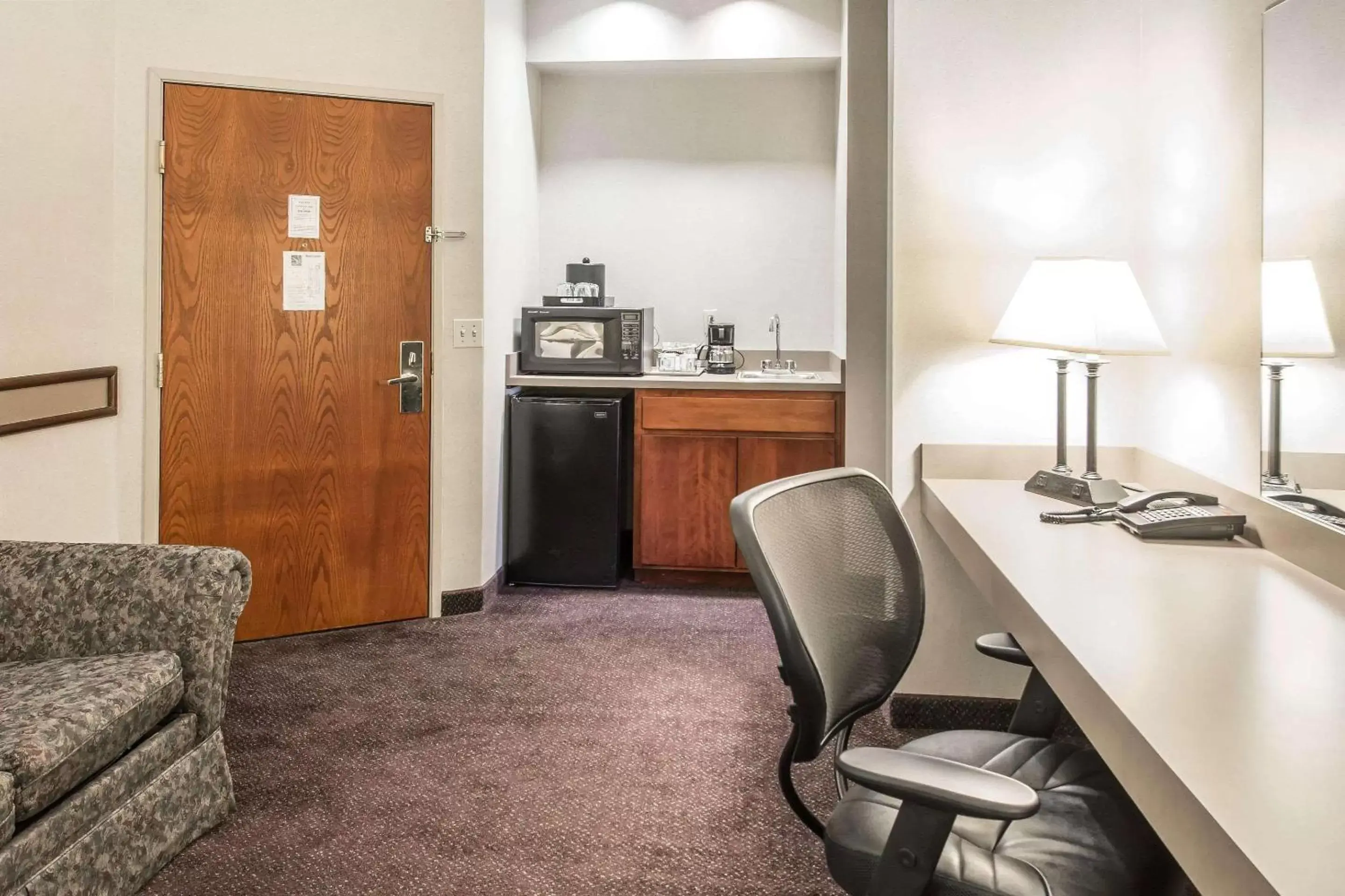 Photo of the whole room, Seating Area in Holiday Inn - Clarkston - Lewiston, an IHG Hotel