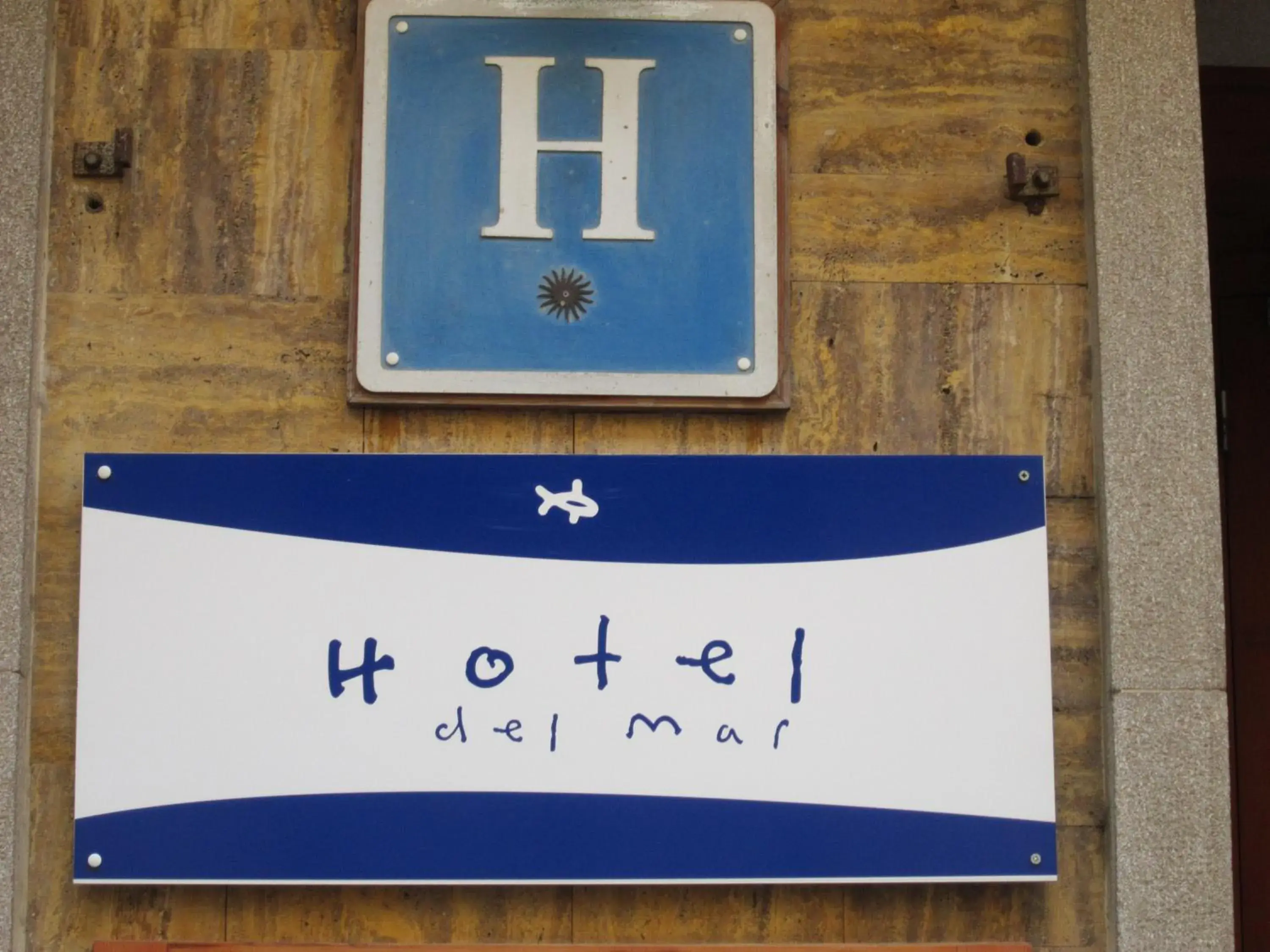 Facade/entrance in Hotel del Mar