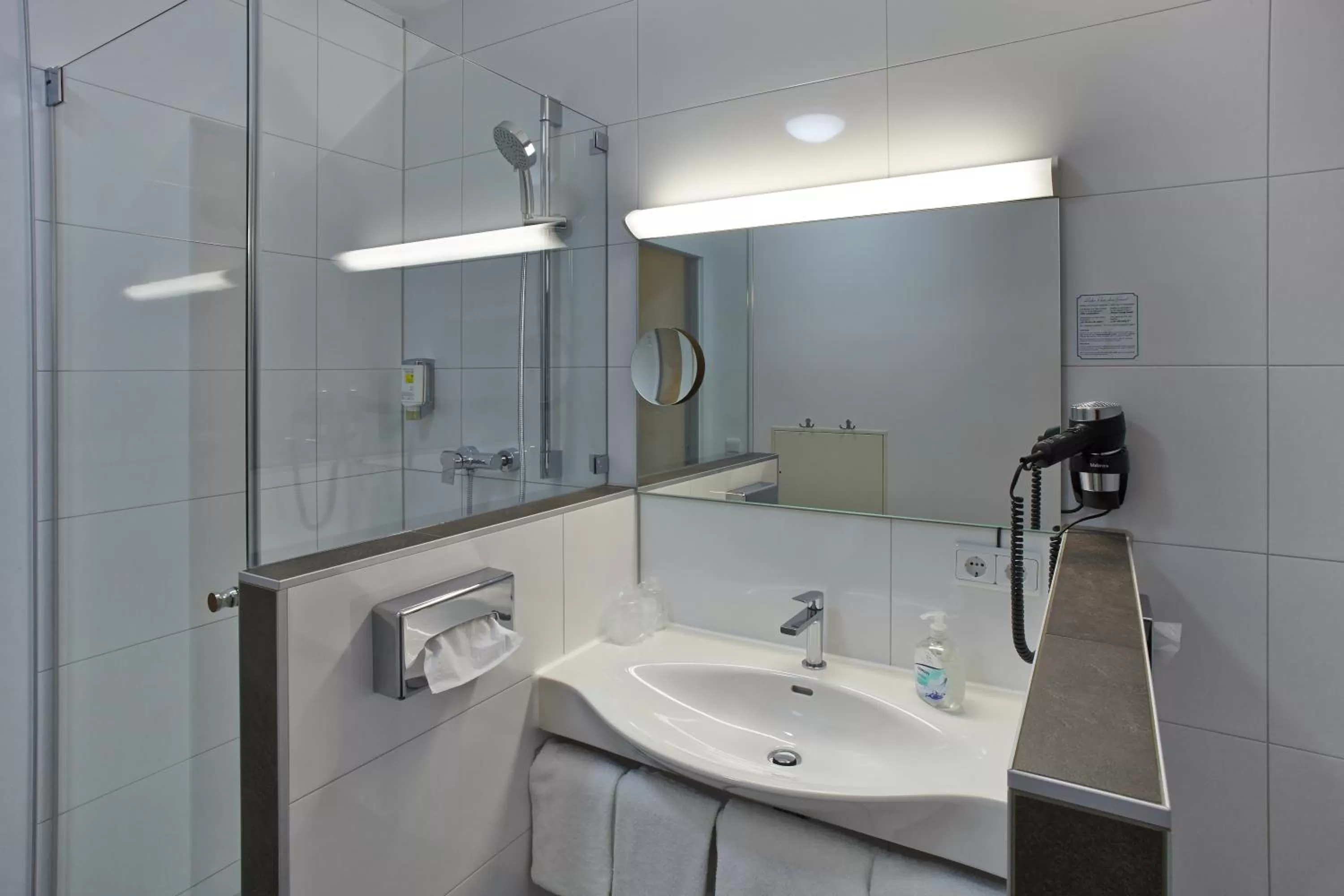 Bathroom in Hotel Sauerlacher Post