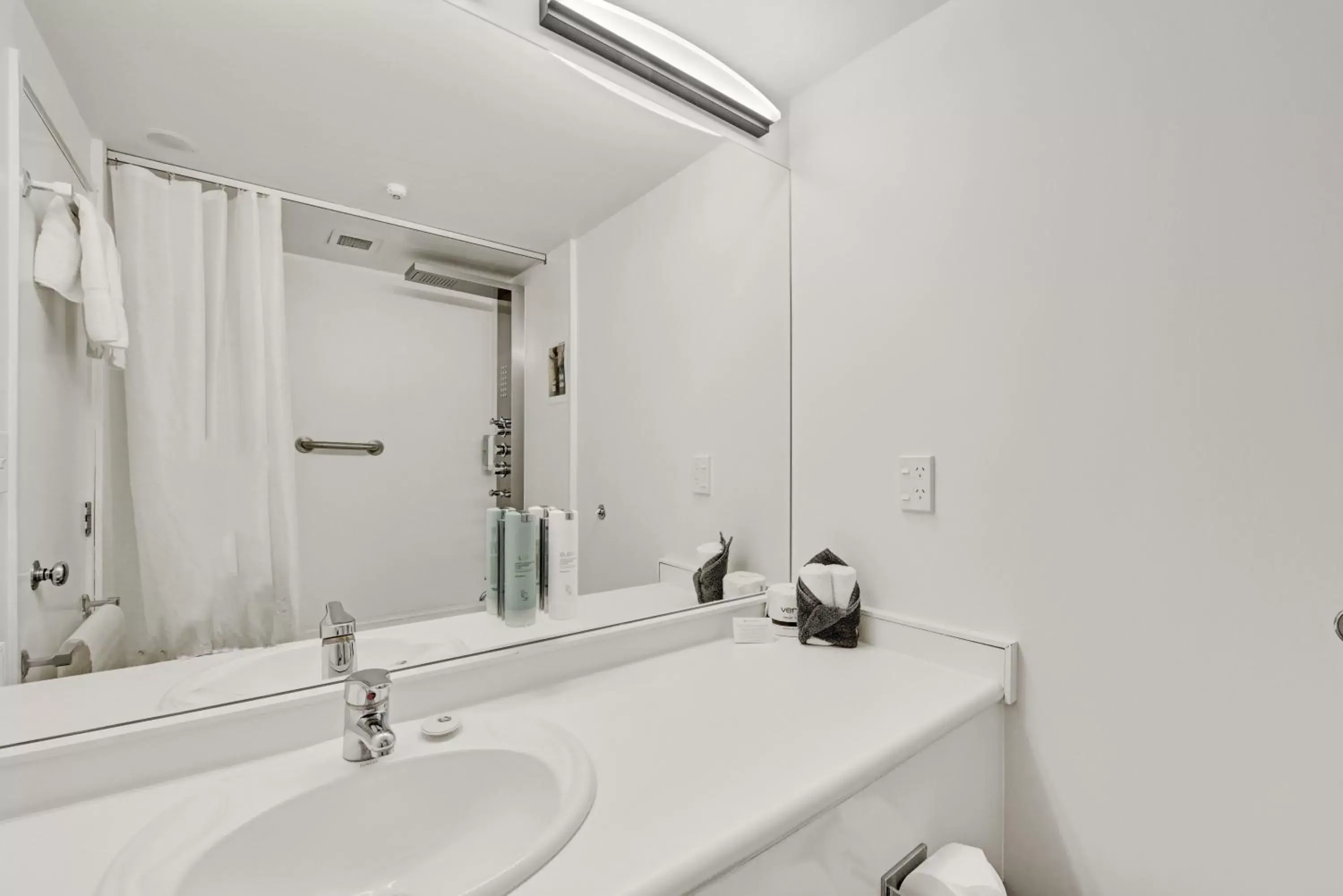 Bathroom in The Hotel Nelson Bathroom in The Hotel Nelson