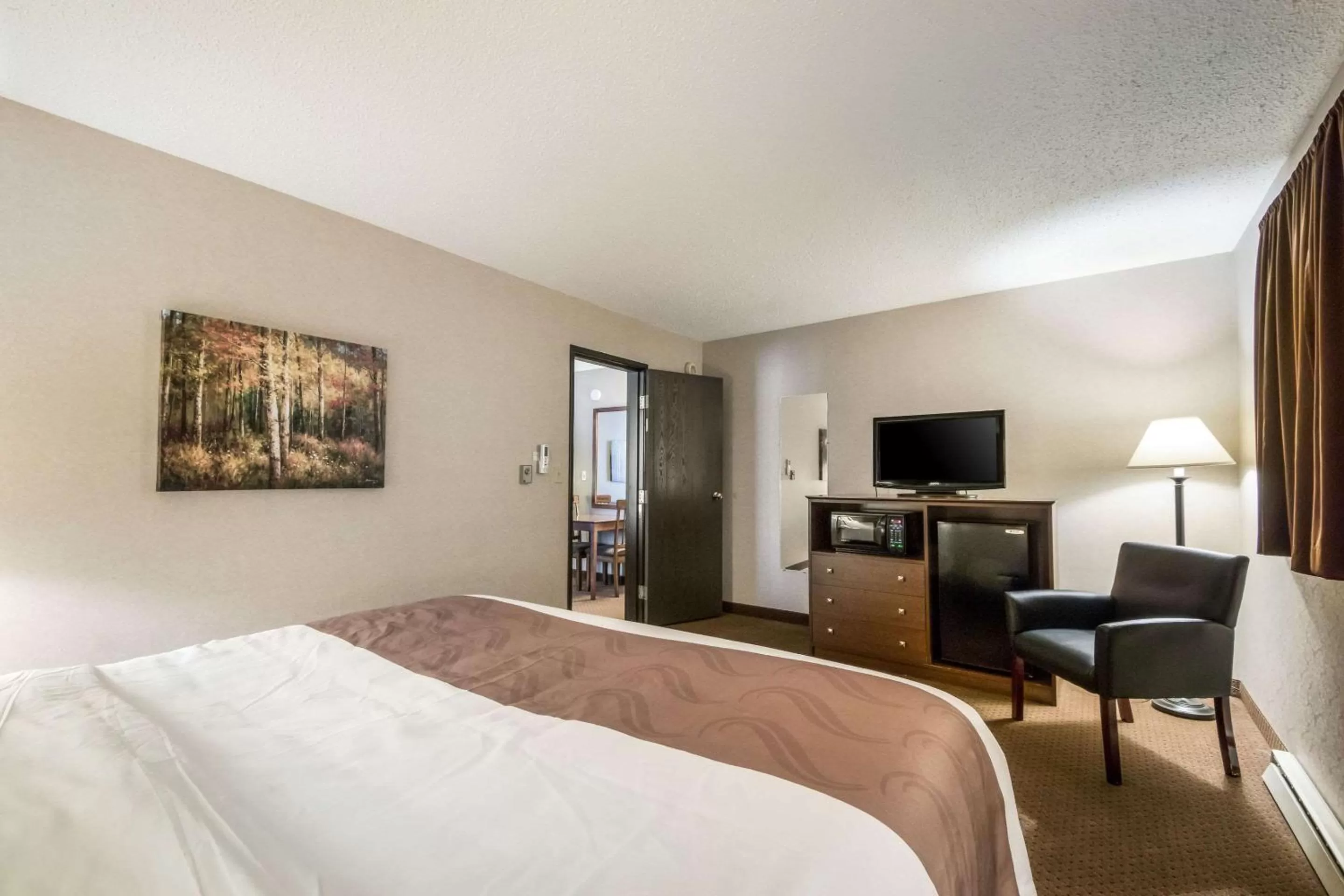 Photo of the whole room, Bed in Quality Inn & Suites Newberry