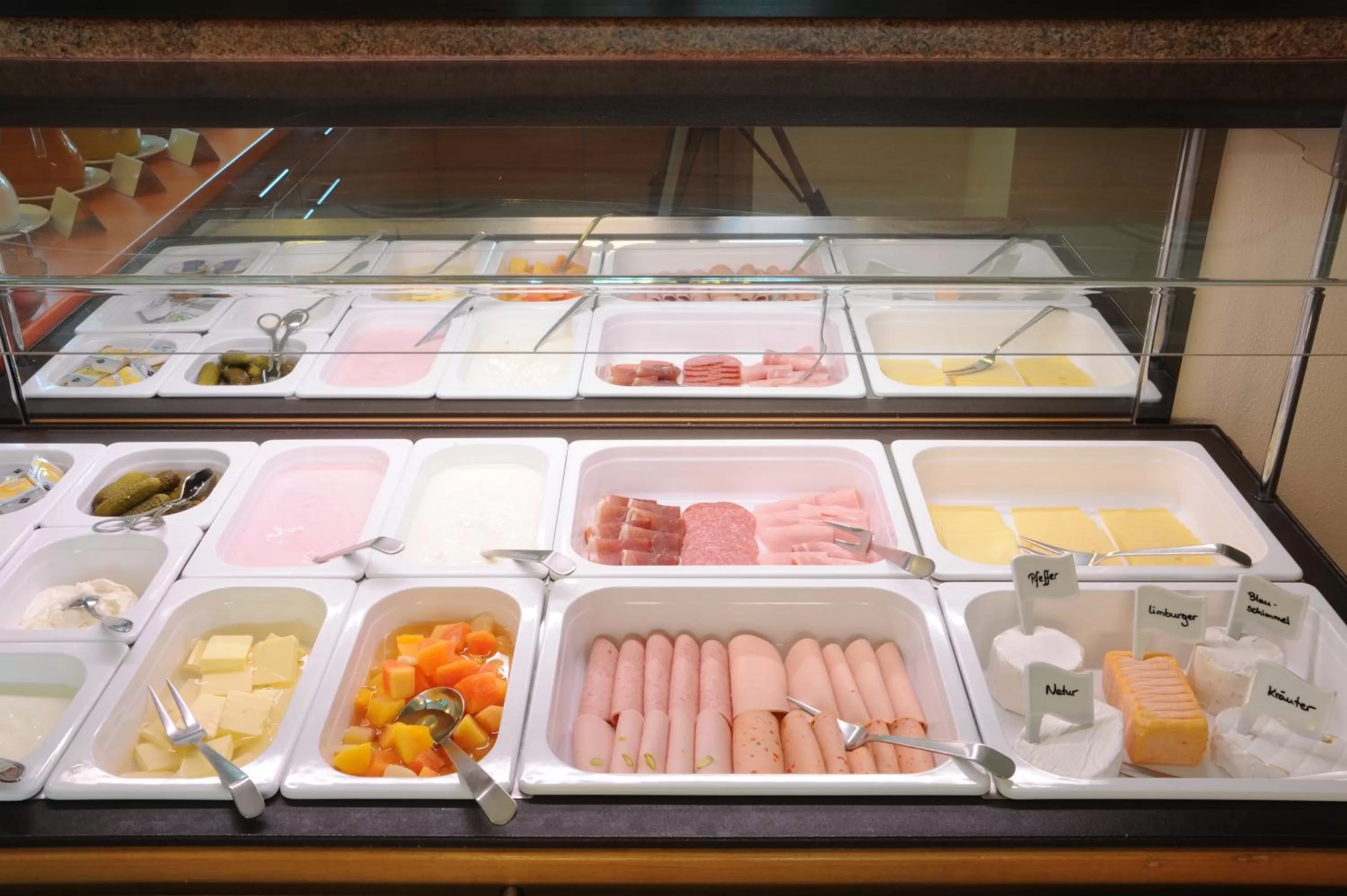 Food in Hotel Post - regionales großes Frühstücksbuffet - auch GF & LF