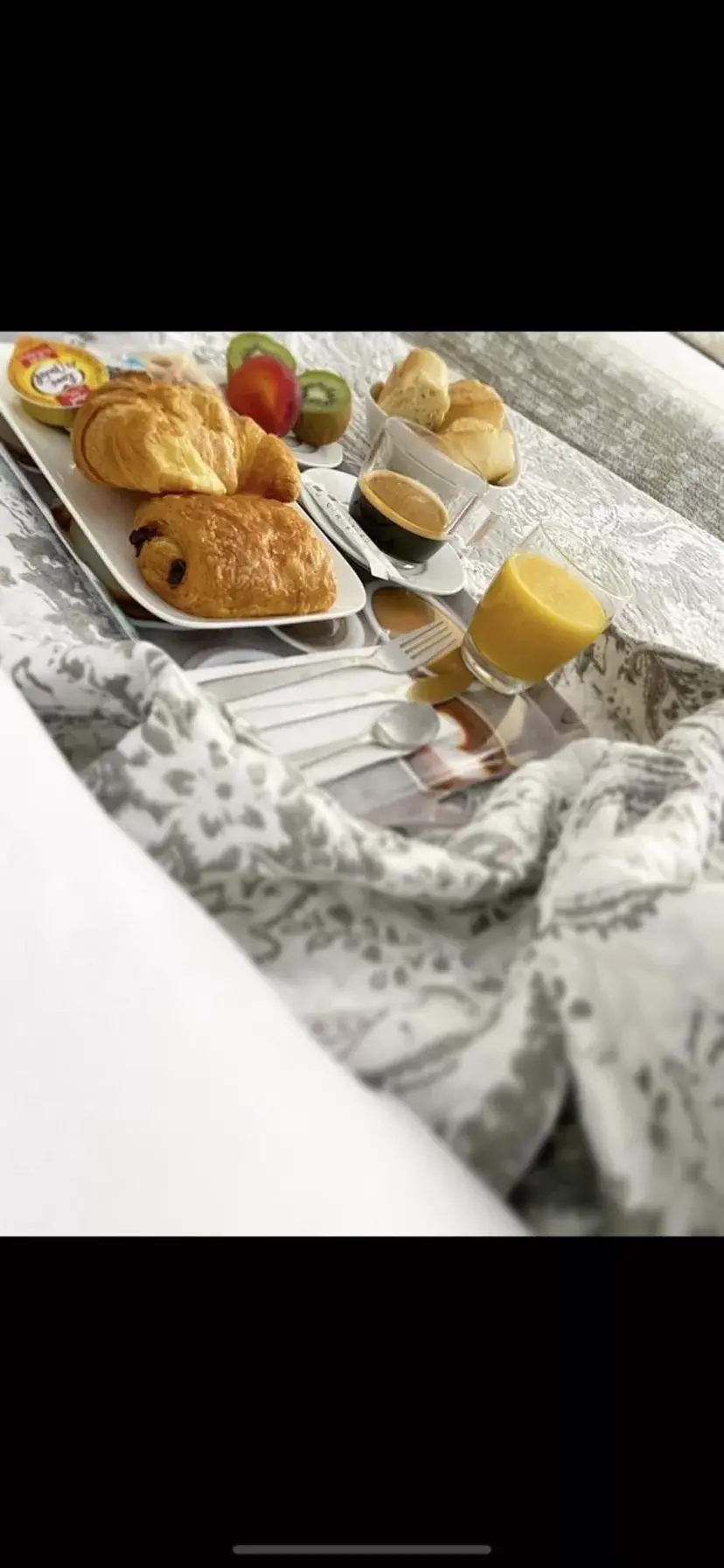 Bedroom, Breakfast in Kyriad Direct Beziers Centre