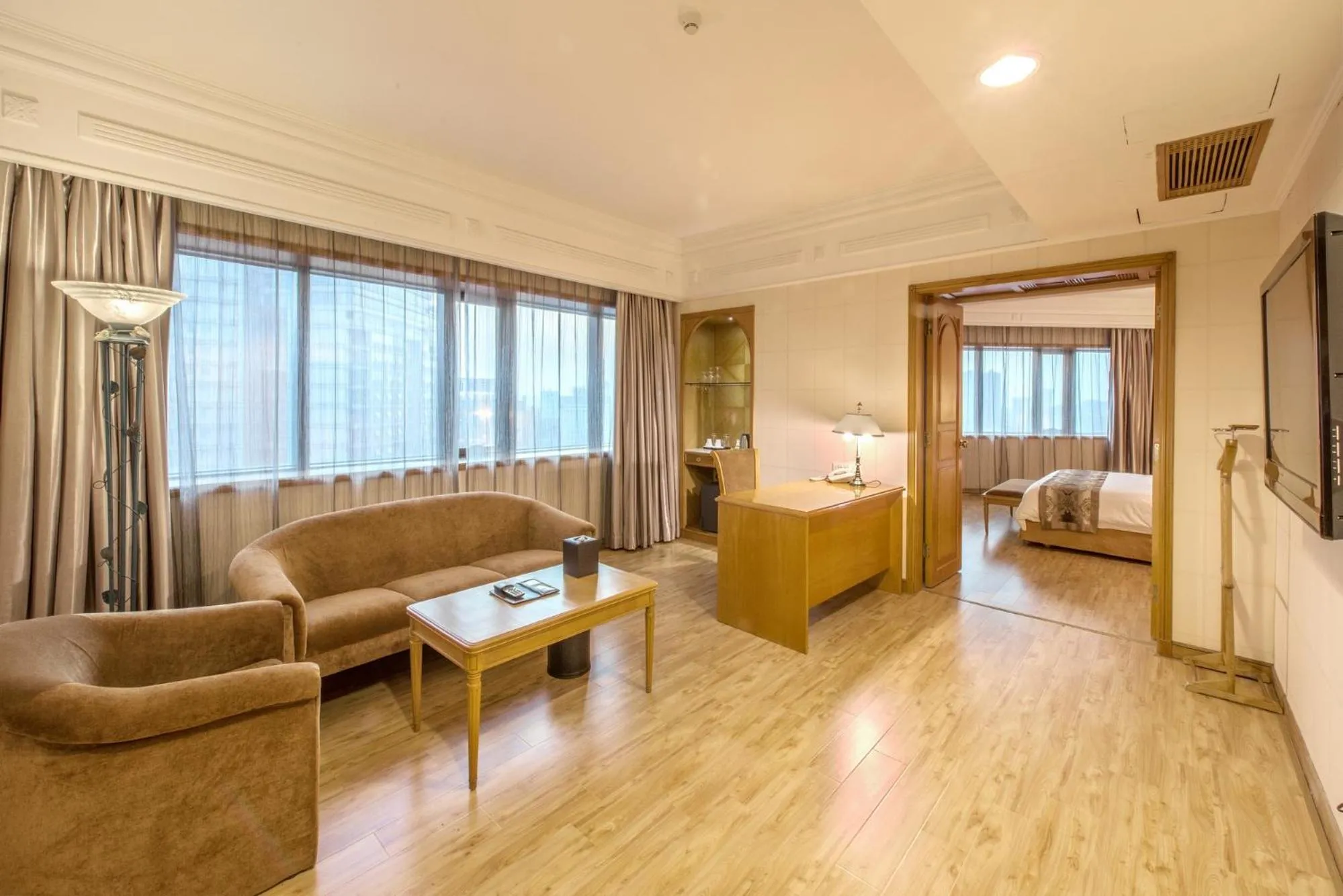 Living room, Bed in Hotel Silverland