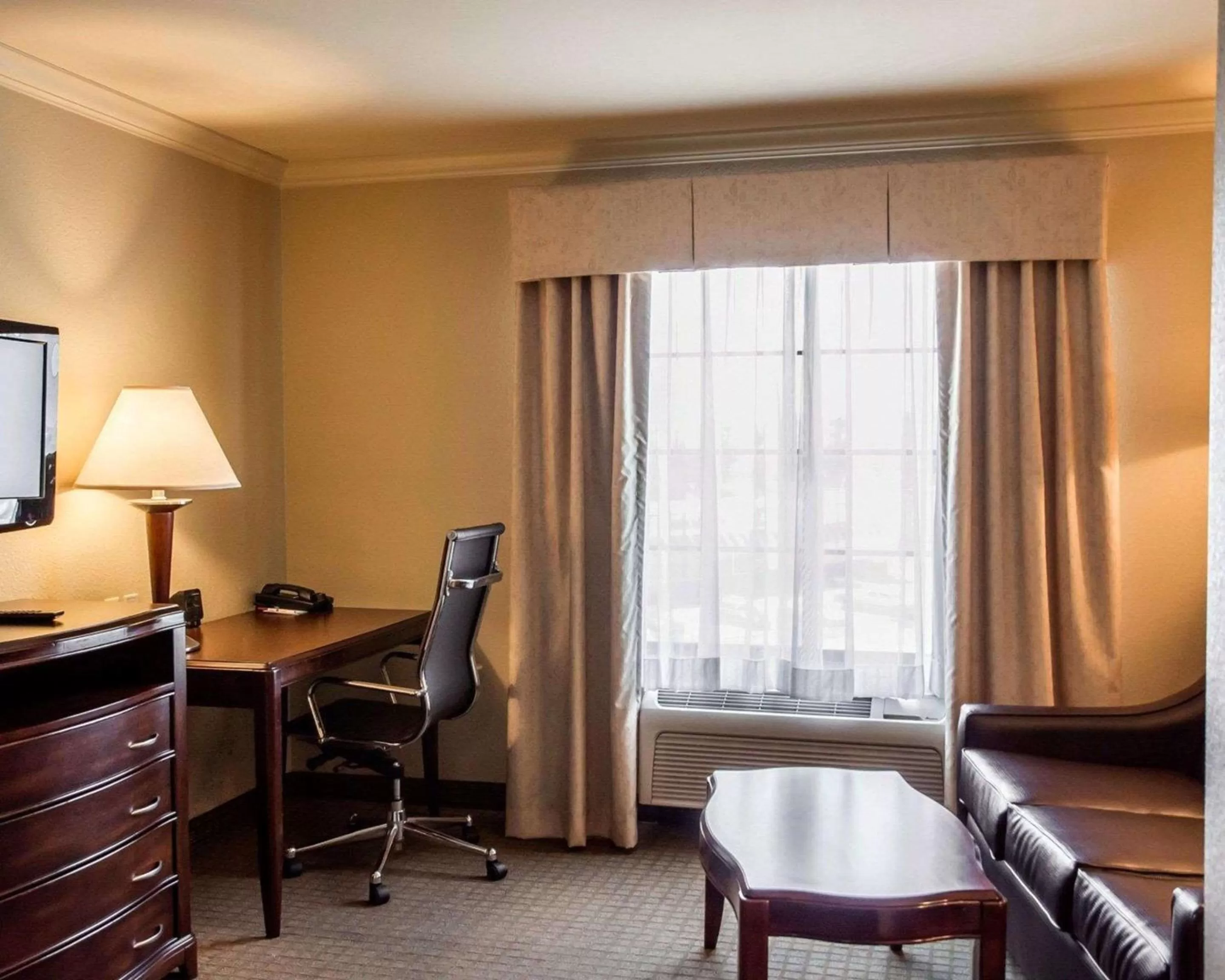 Photo of the whole room in Comfort Suites Cincinnati North