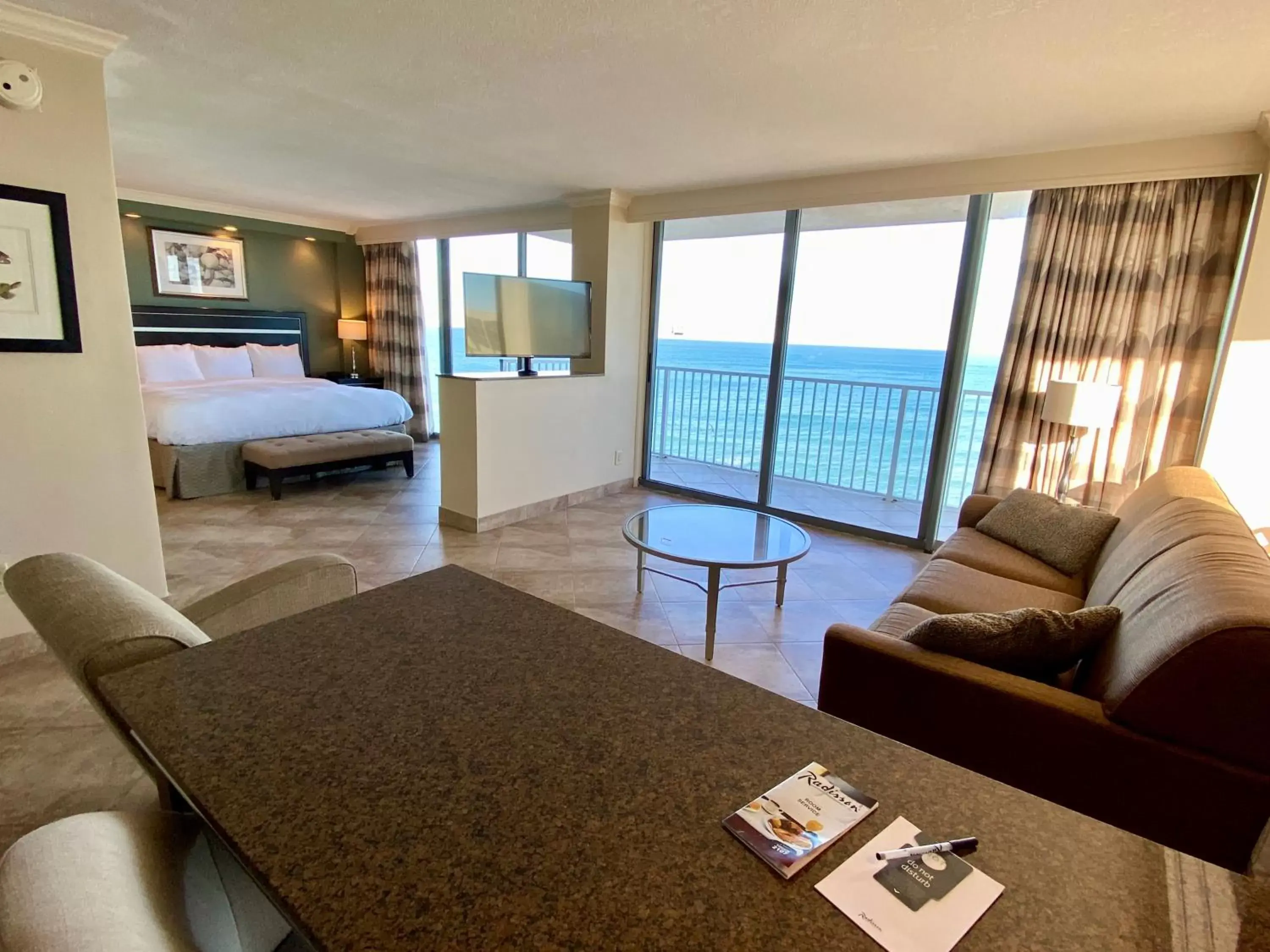 Photo of the whole room, Seating Area in Radisson Suite Hotel Oceanfront