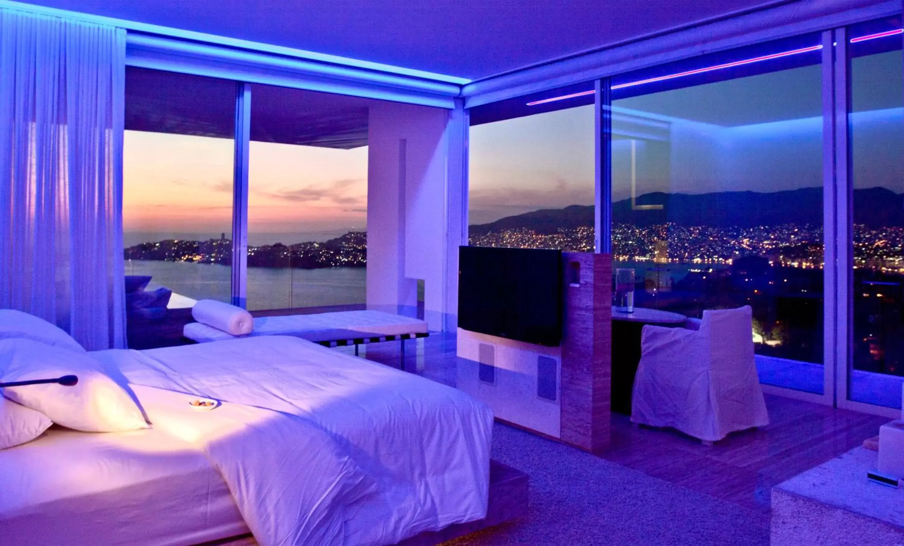 Bed in Encanto Acapulco