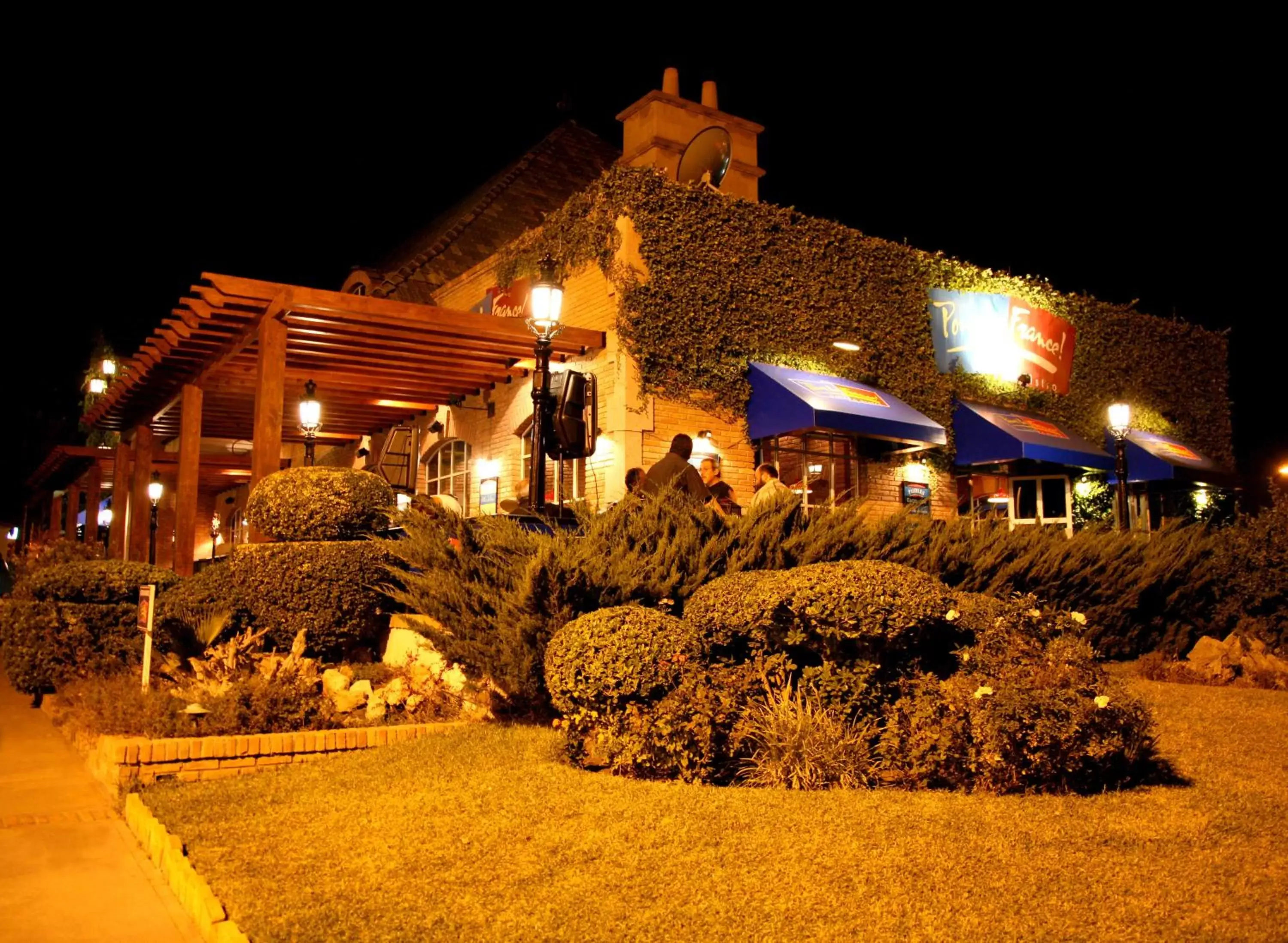 Restaurant/places to eat, Property Building in Quinta Dorada Hotel & Suites