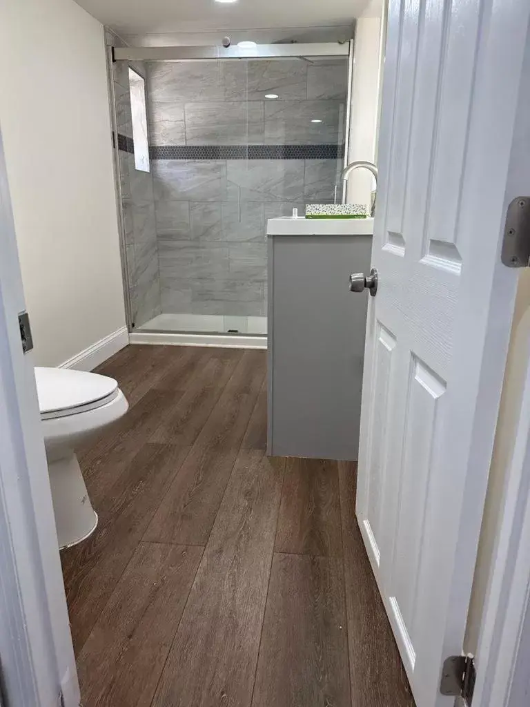 Bathroom in Seaside Sands Inn