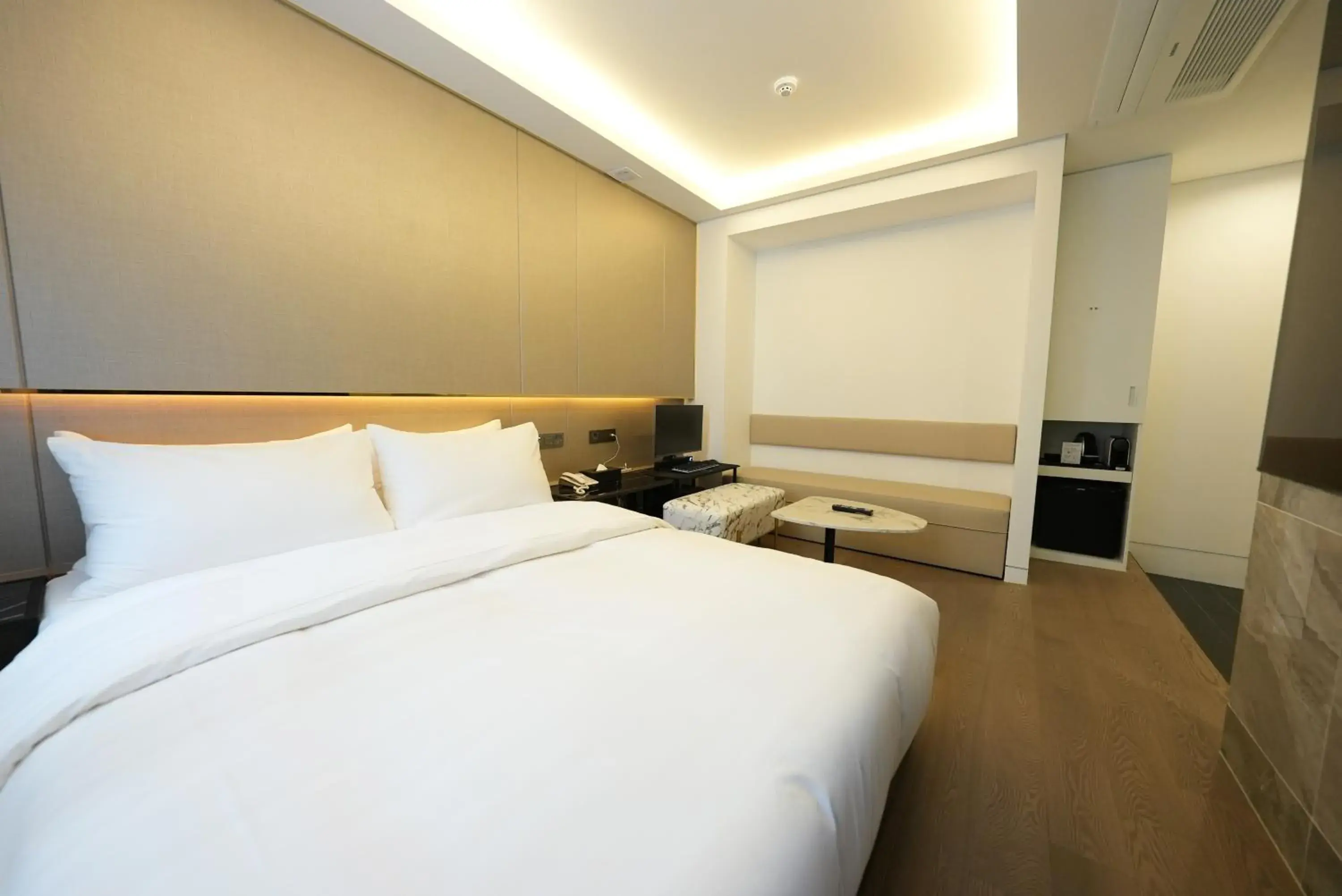 Bedroom, Bed in Jongno Amare Hotel