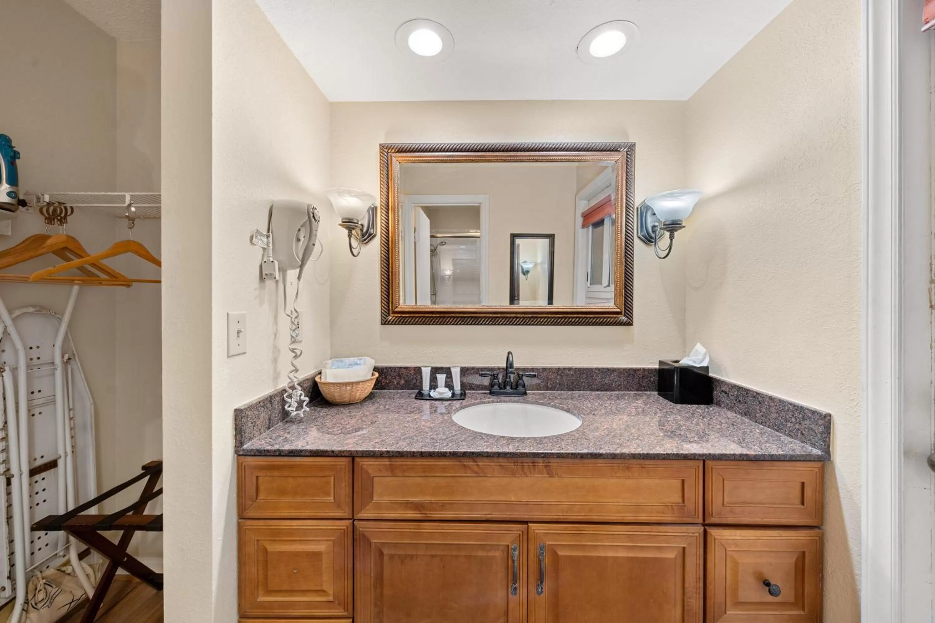 Bathroom in Jonathan Creek Inn and Villas