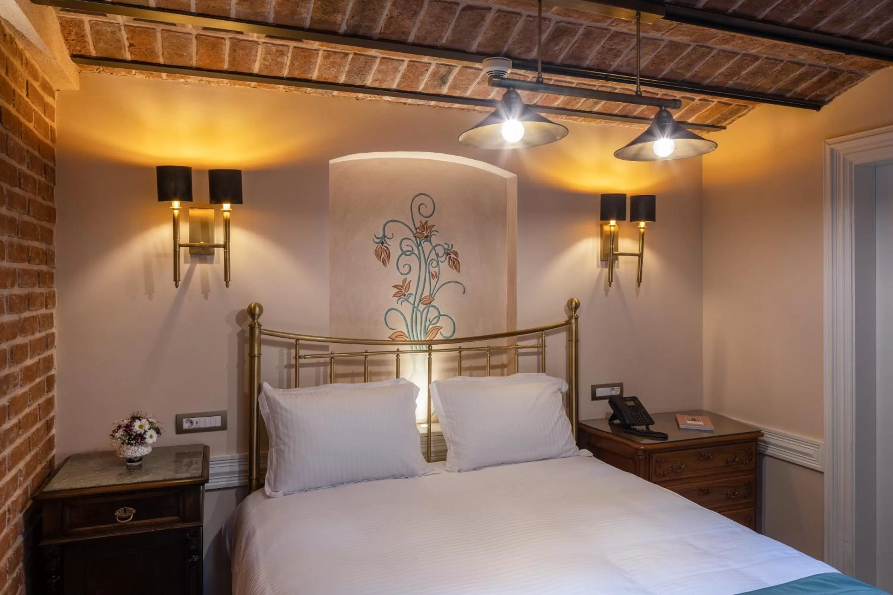 Bed in Hotel Turkish House