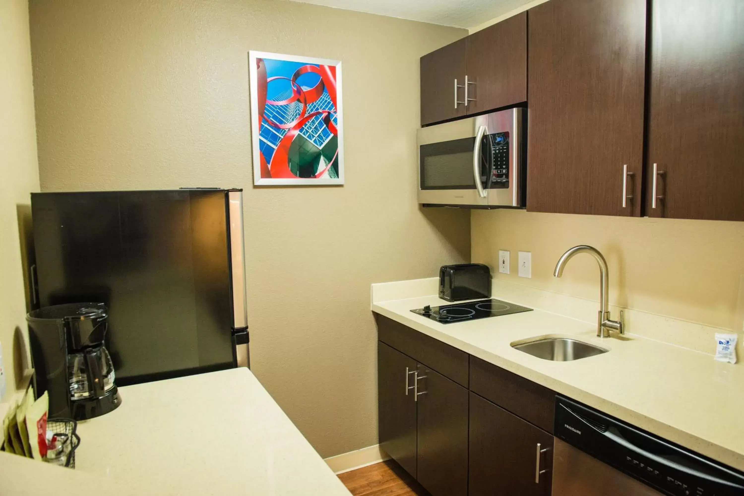 Kitchen or kitchenette, Kitchen/Kitchenette in TownePlace Suites by Marriott Houston NASA/Clear Lake