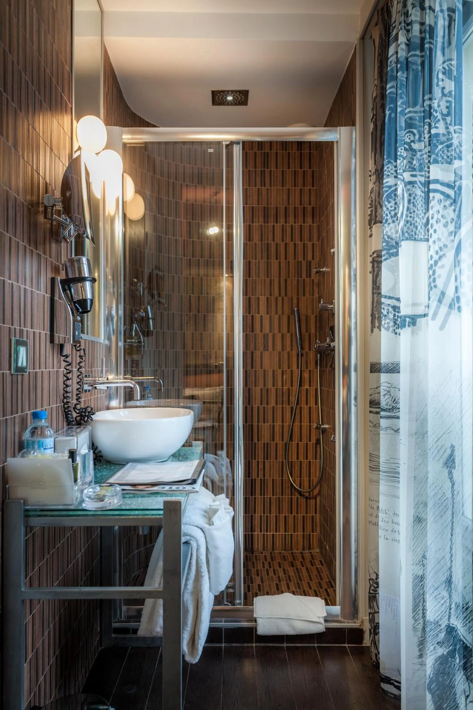 Bathroom in Apostrophe Hôtel