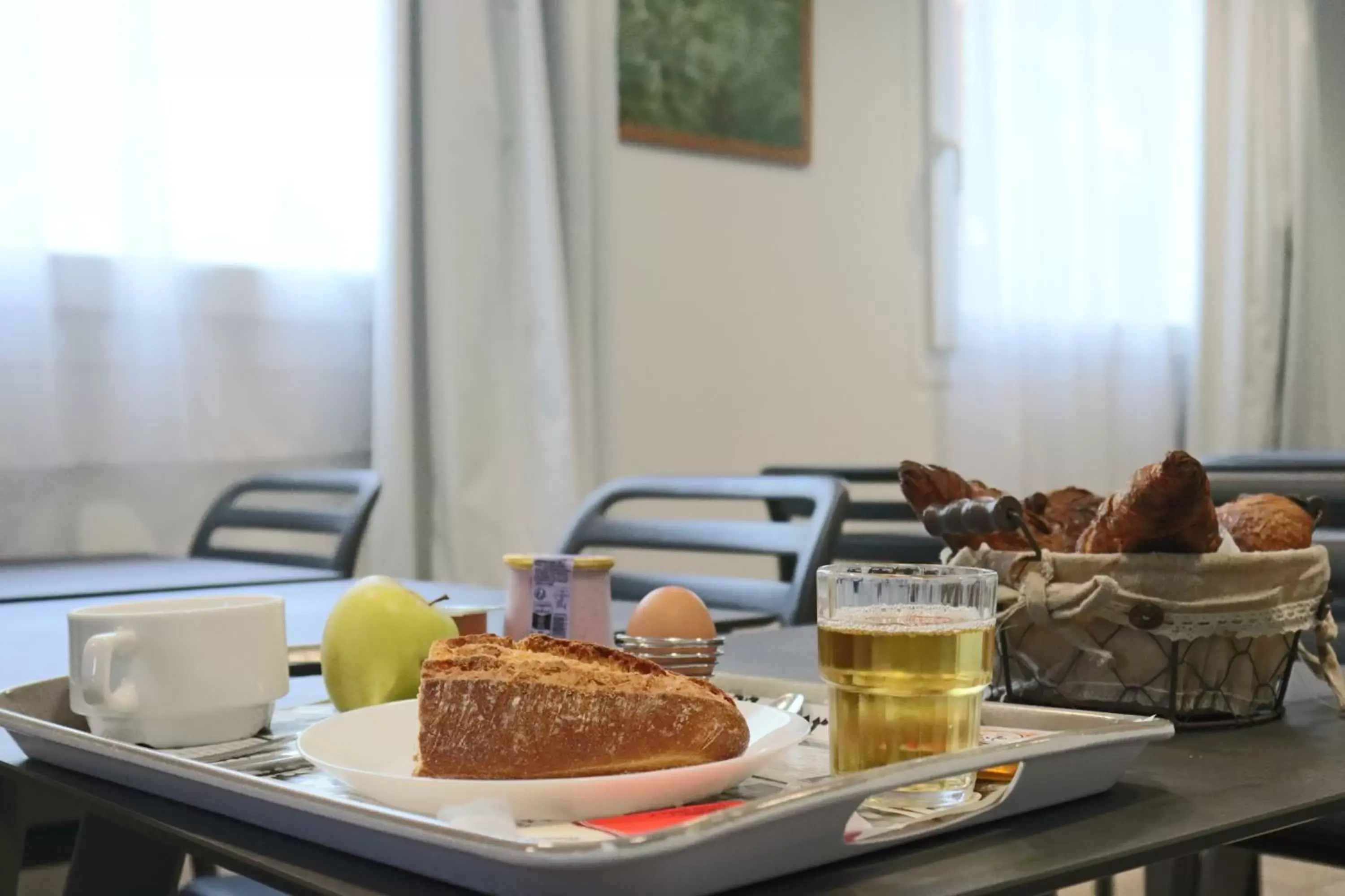 Breakfast in Hôtel Lémand Lyon Est - Villefontaine