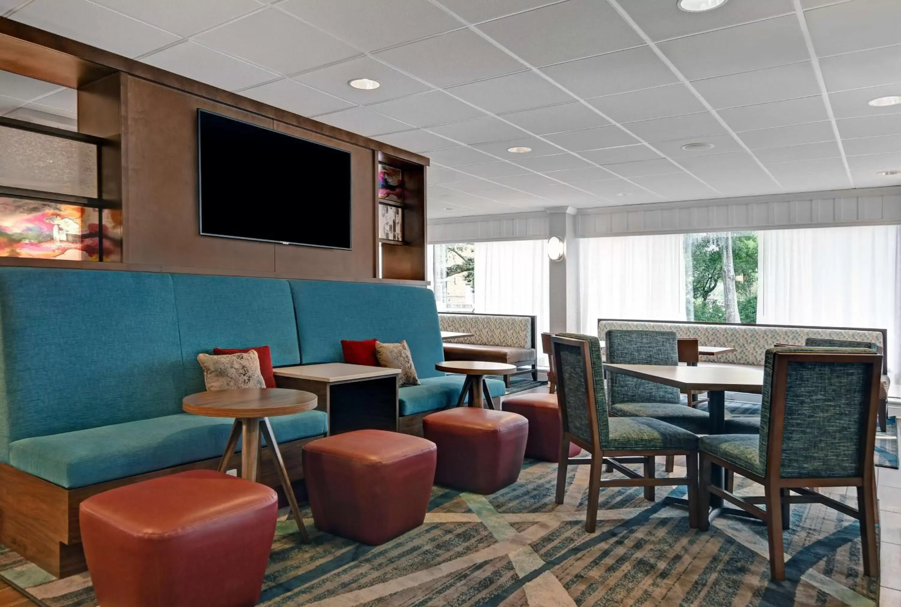 Lobby or reception, Lounge/Bar in Hampton Inn Patriots Point