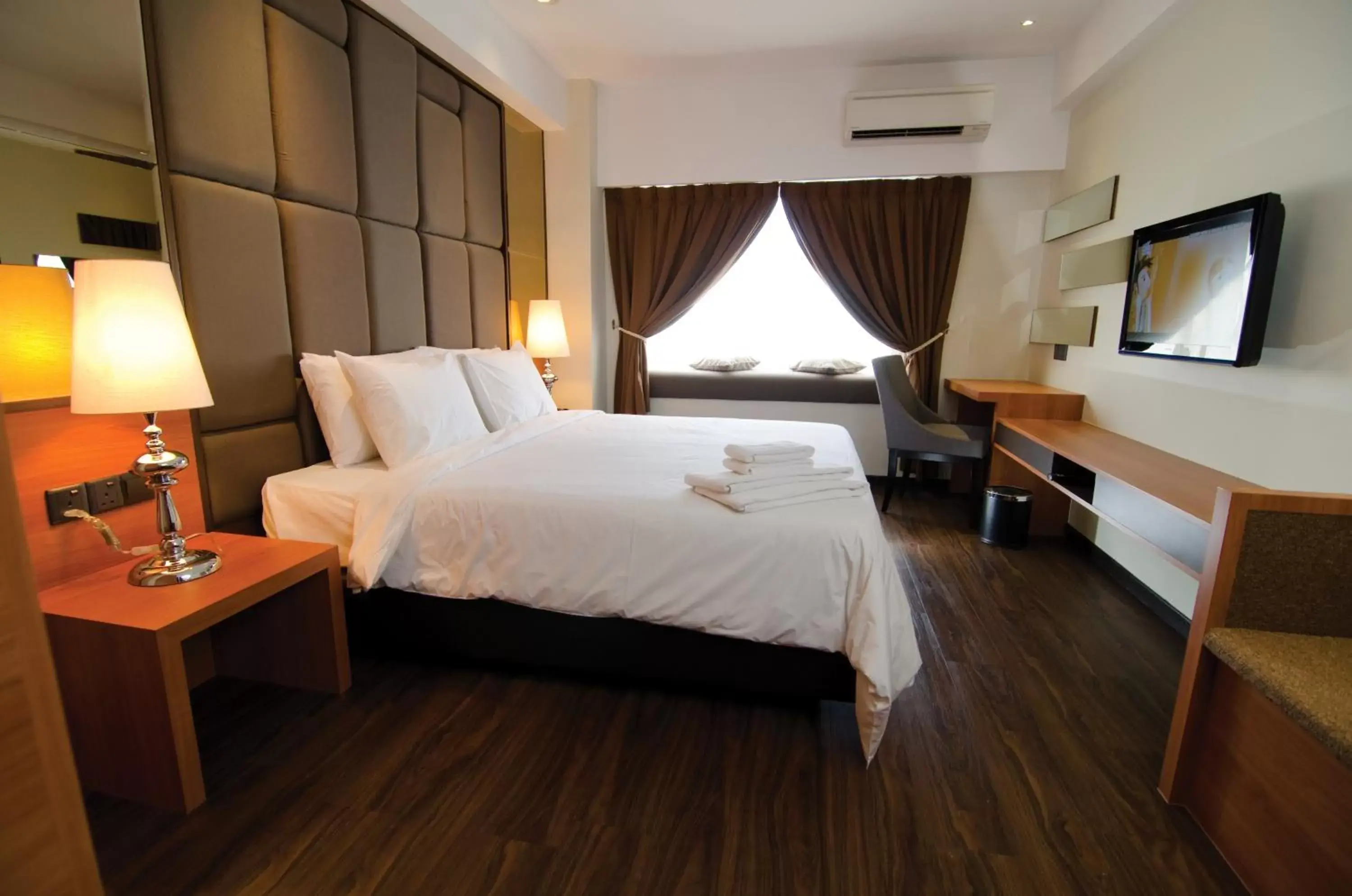 Photo of the whole room, Bed in C'haya Hotel