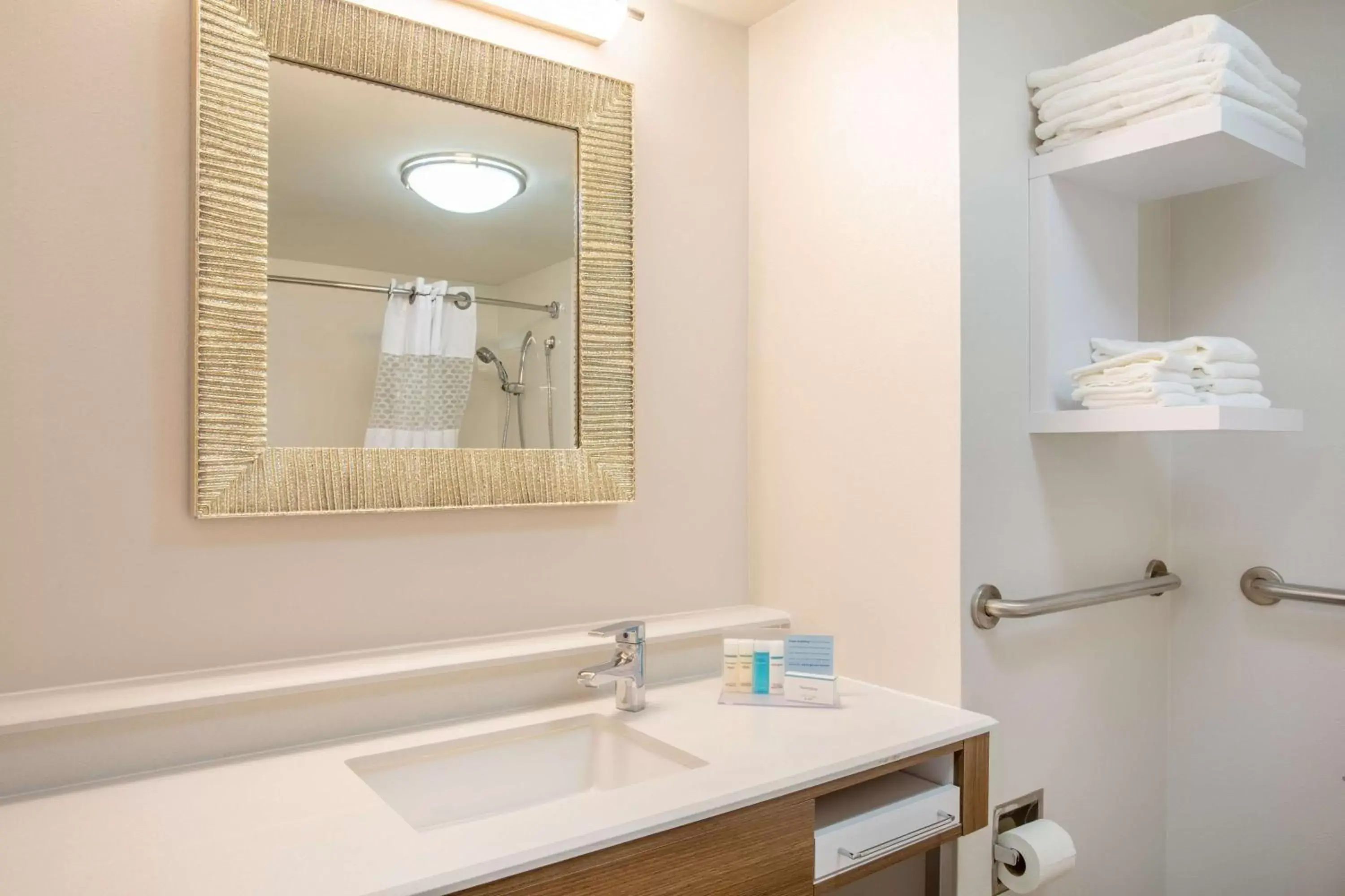 Bathroom in Hampton Inn Fishkill Bathroom in Hampton Inn Fishkill