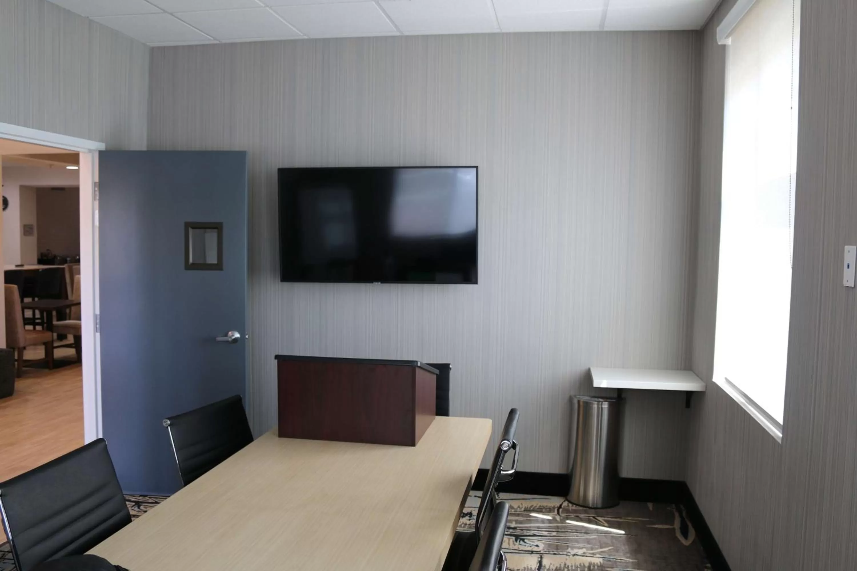 On site, Bed in Best Western Plus New Barstow Inn & Suites