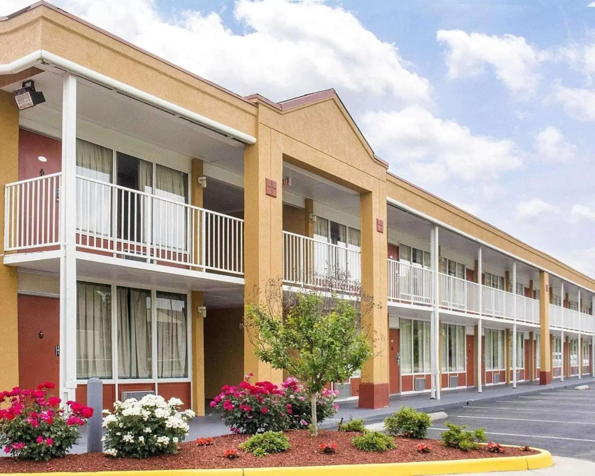 Property Building in Quality Inn Fredericksburg near Historic Downtown