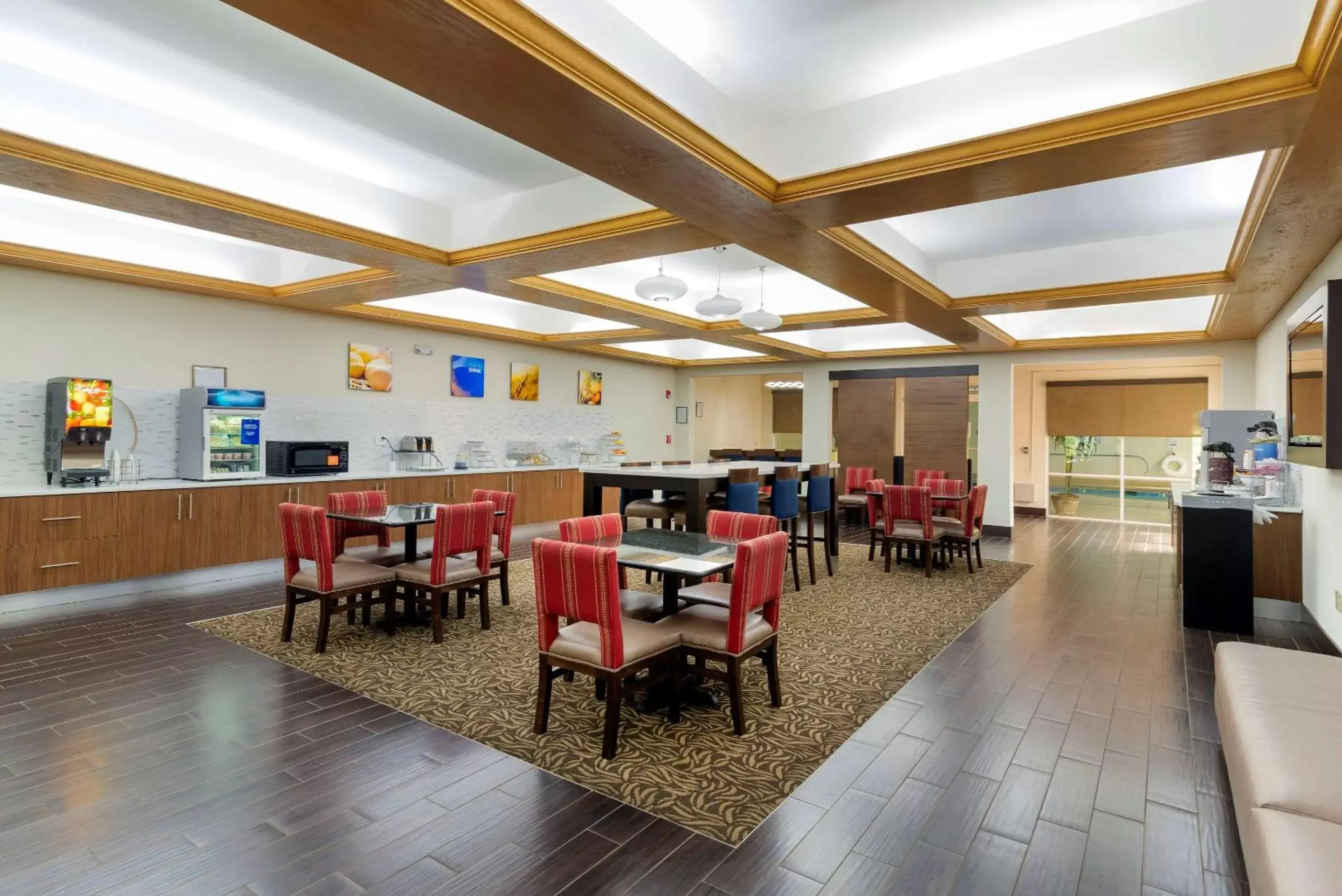 Restaurant/Places to Eat in Comfort Suites Milledgeville