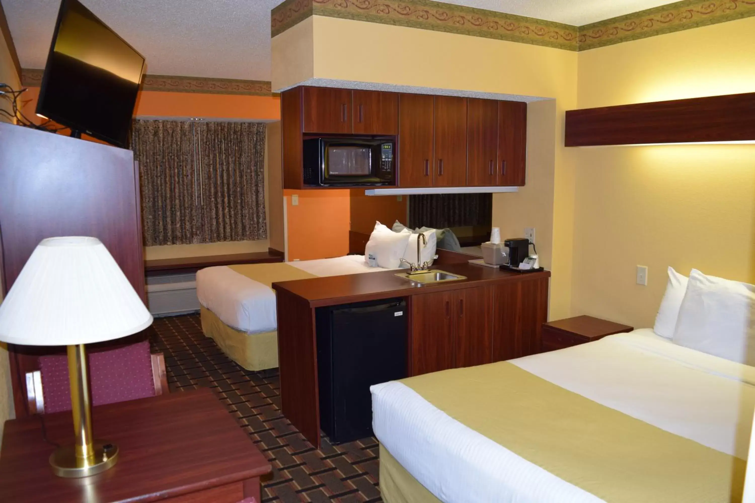 TV and multimedia, TV/Entertainment Center in Microtel Inn & Suites by Wyndham Rock Hill/Charlotte Area