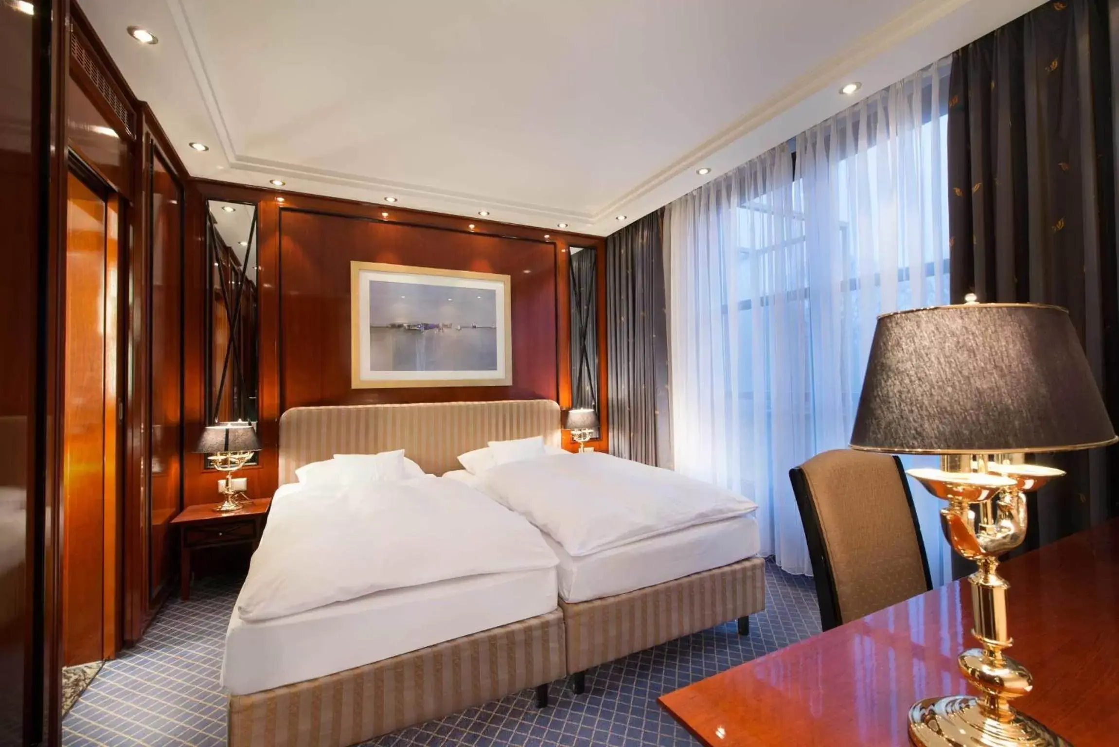 Bedroom, Bed in Maritim Hotel Am Schlossgarten