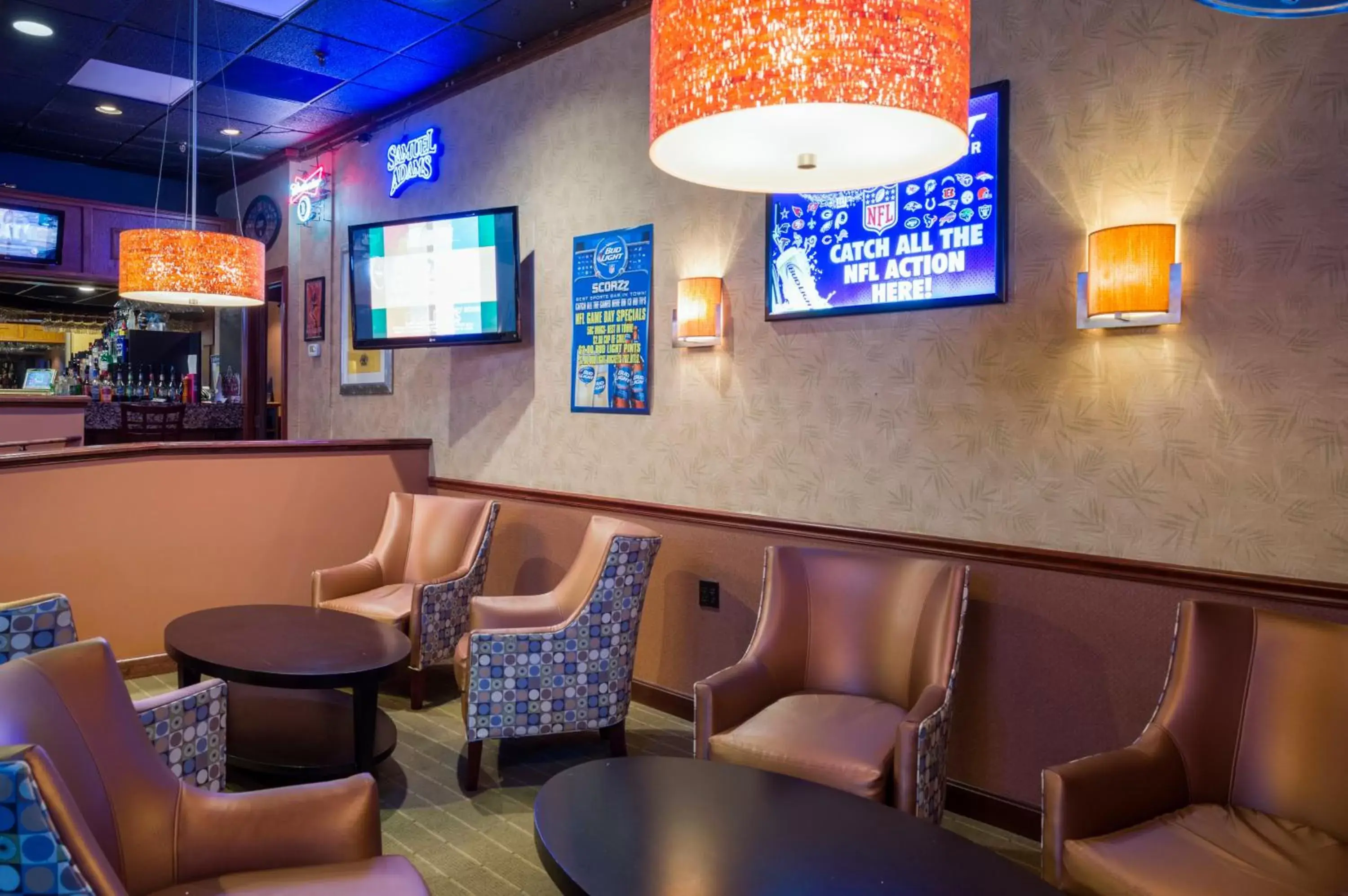 Lounge or bar in Holiday Inn Norwich by IHG Lounge or bar in Holiday Inn Norwich by IHG