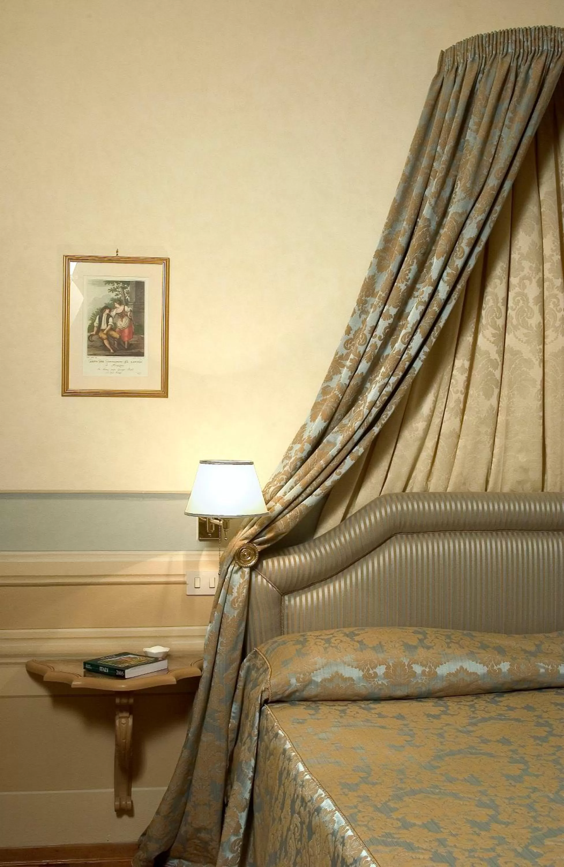 Bed in Palazzo Niccolini al Duomo Residenza D'Epoca