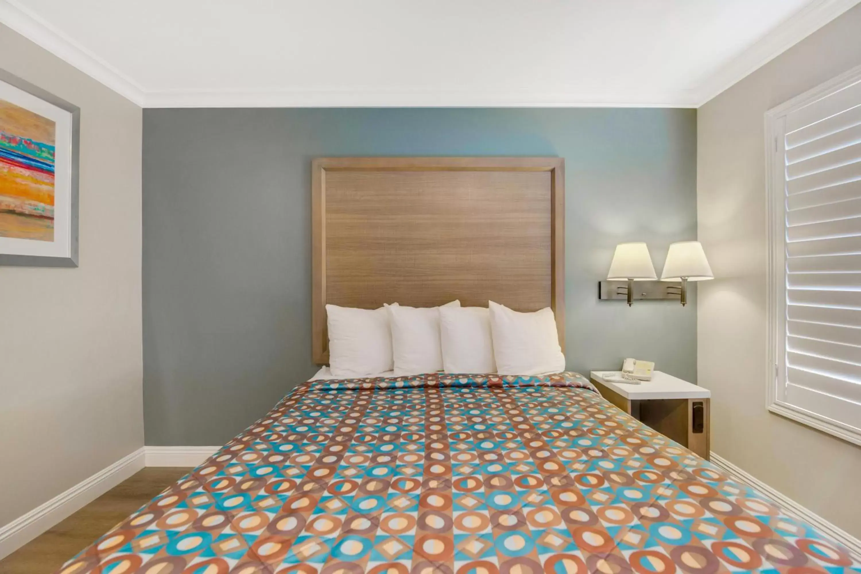 Bedroom, Bed in Hotel 414 Anaheim