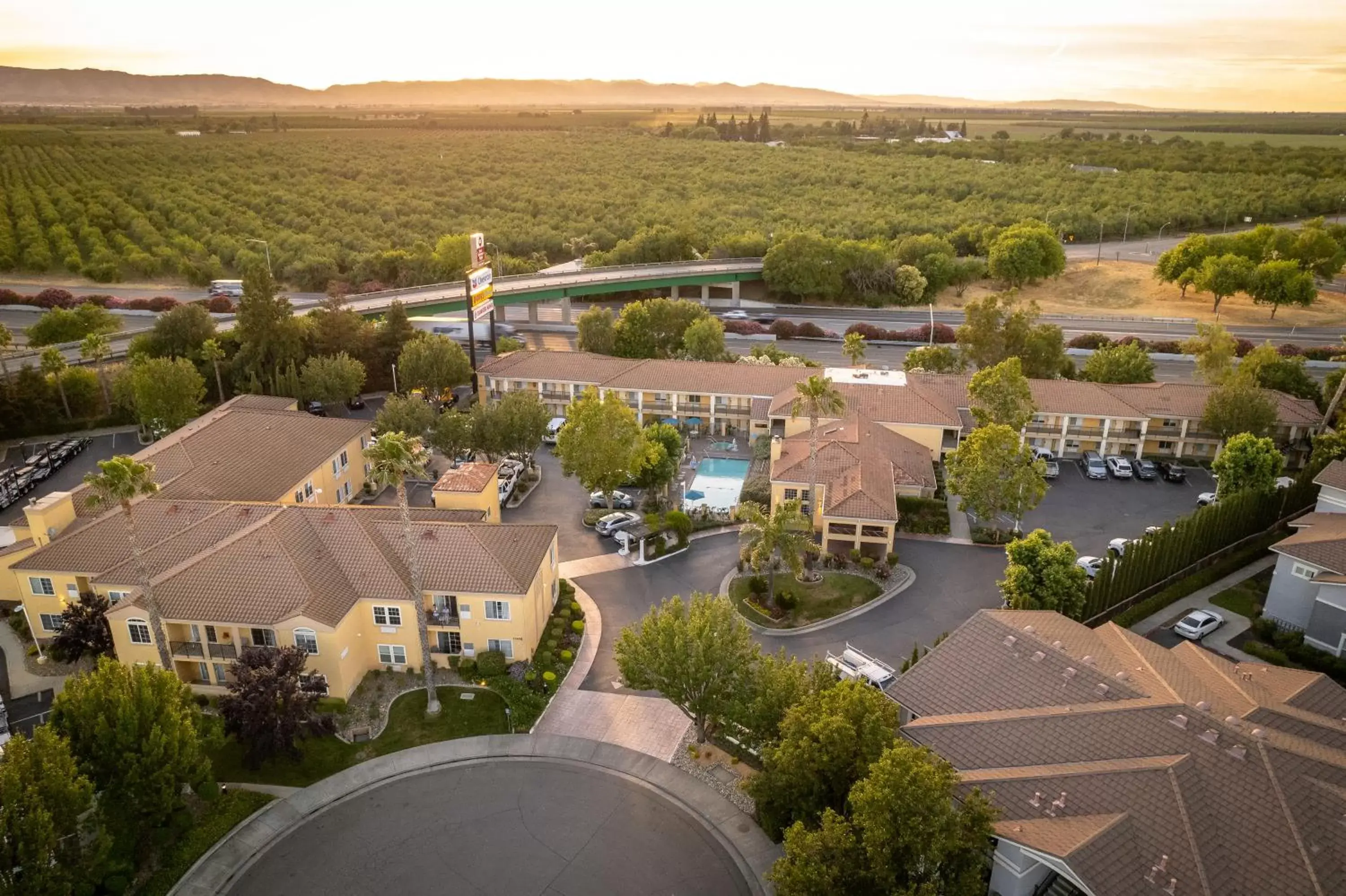 Bird's eye view, Bird's-eye View in Best Western Plus Dixon Davis